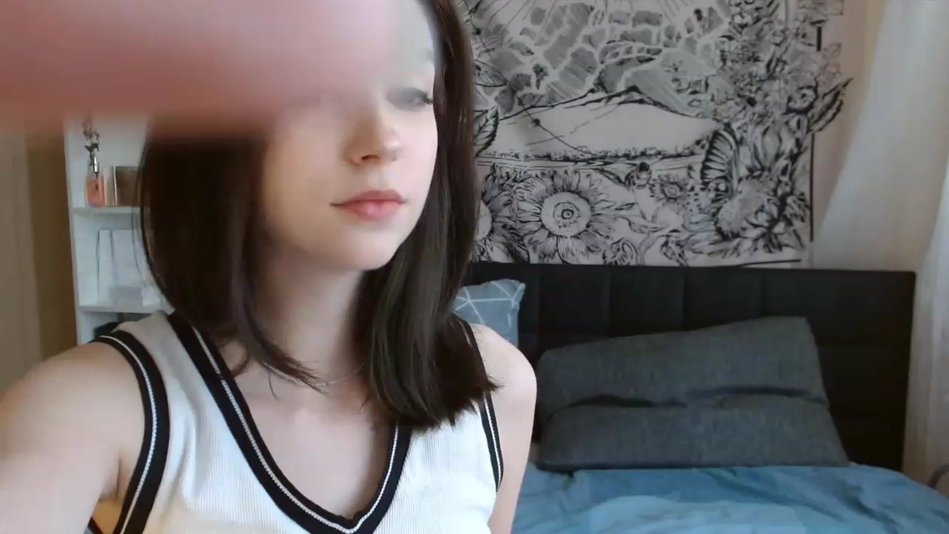 Gallery image thumbnail from ElsieF_'s myfreecams stream on, 04/16/2023, 06:00 image 9 of 20