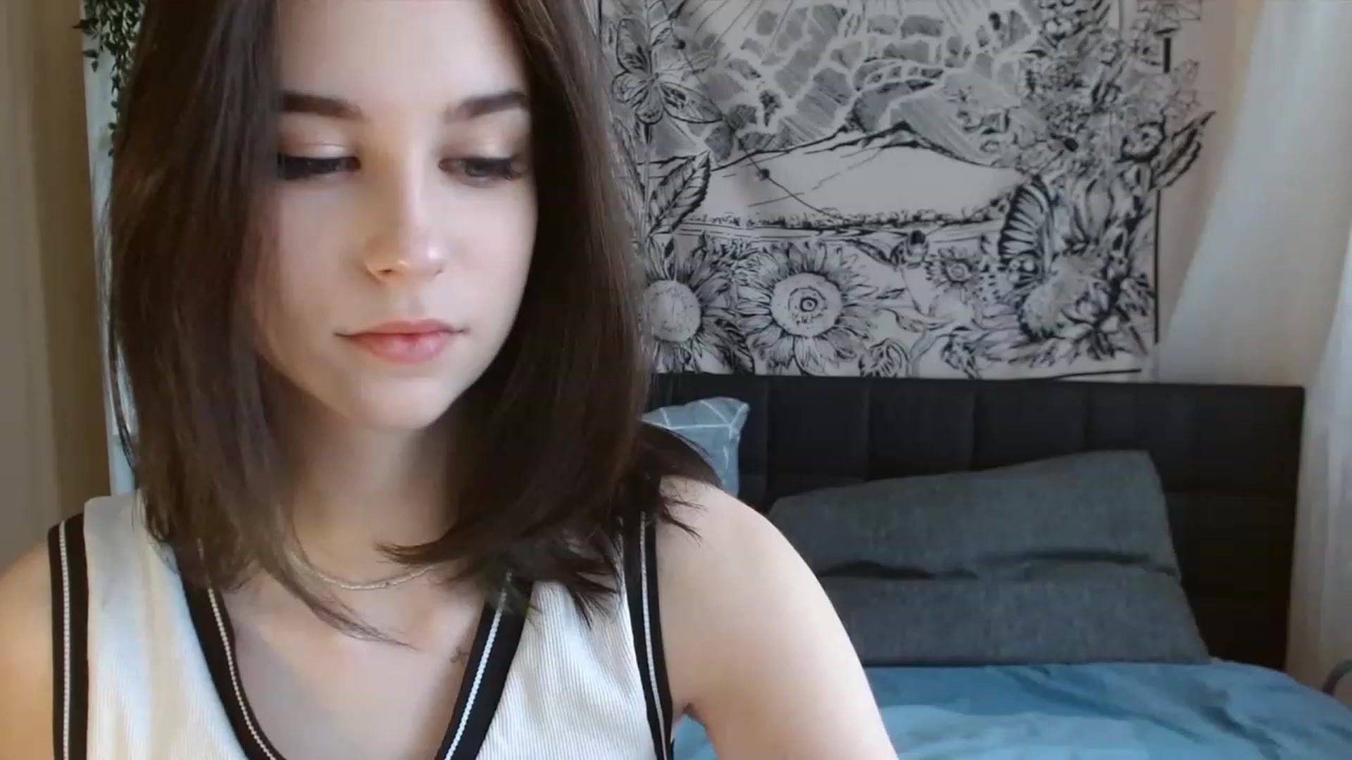Gallery image thumbnail from ElsieF_'s myfreecams stream on, 04/16/2023, 06:00 image 12 of 20