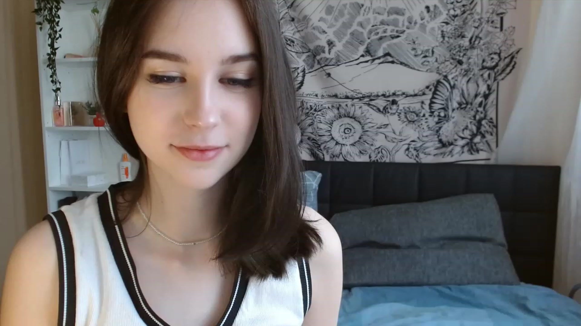 Gallery image thumbnail from ElsieF_'s myfreecams stream on, 04/16/2023, 06:00 image 7 of 20