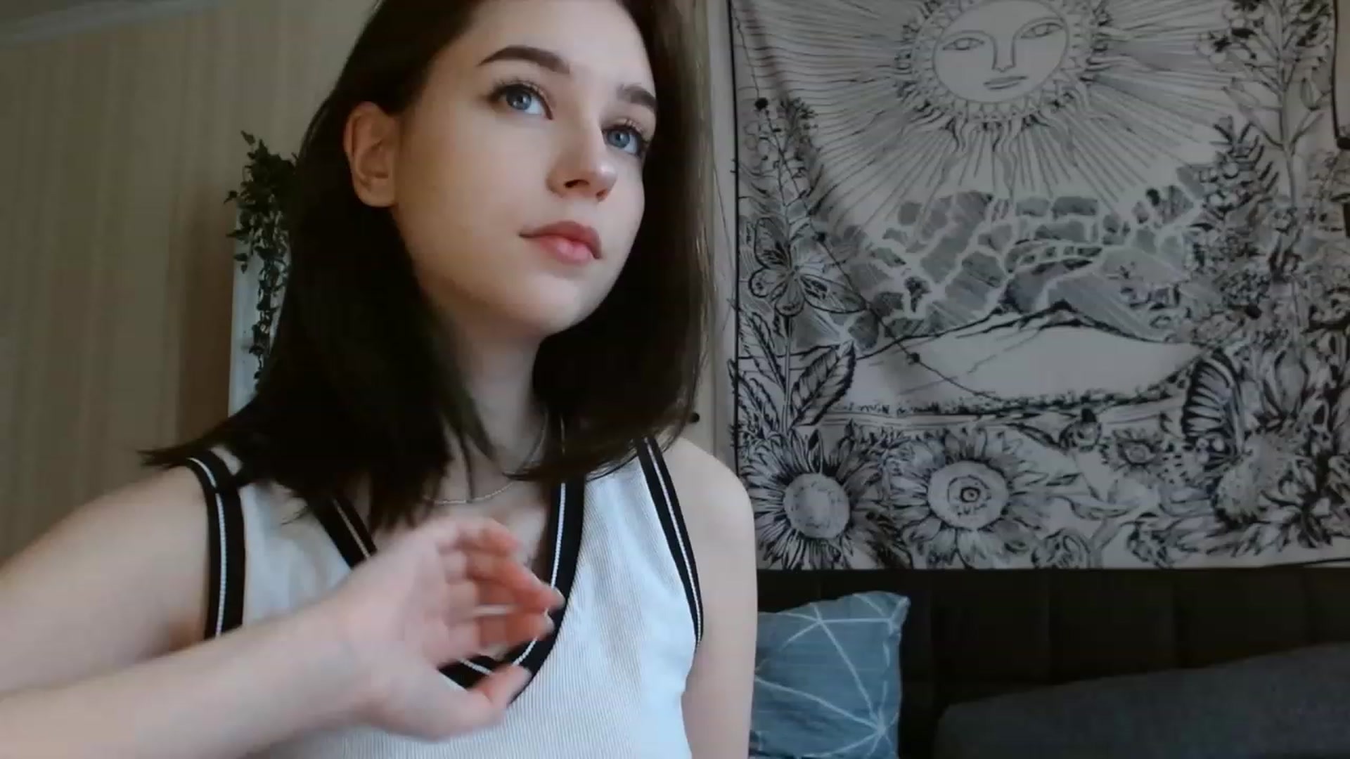 Gallery image thumbnail from ElsieF_'s myfreecams stream on, 04/16/2023, 06:00 image 5 of 20