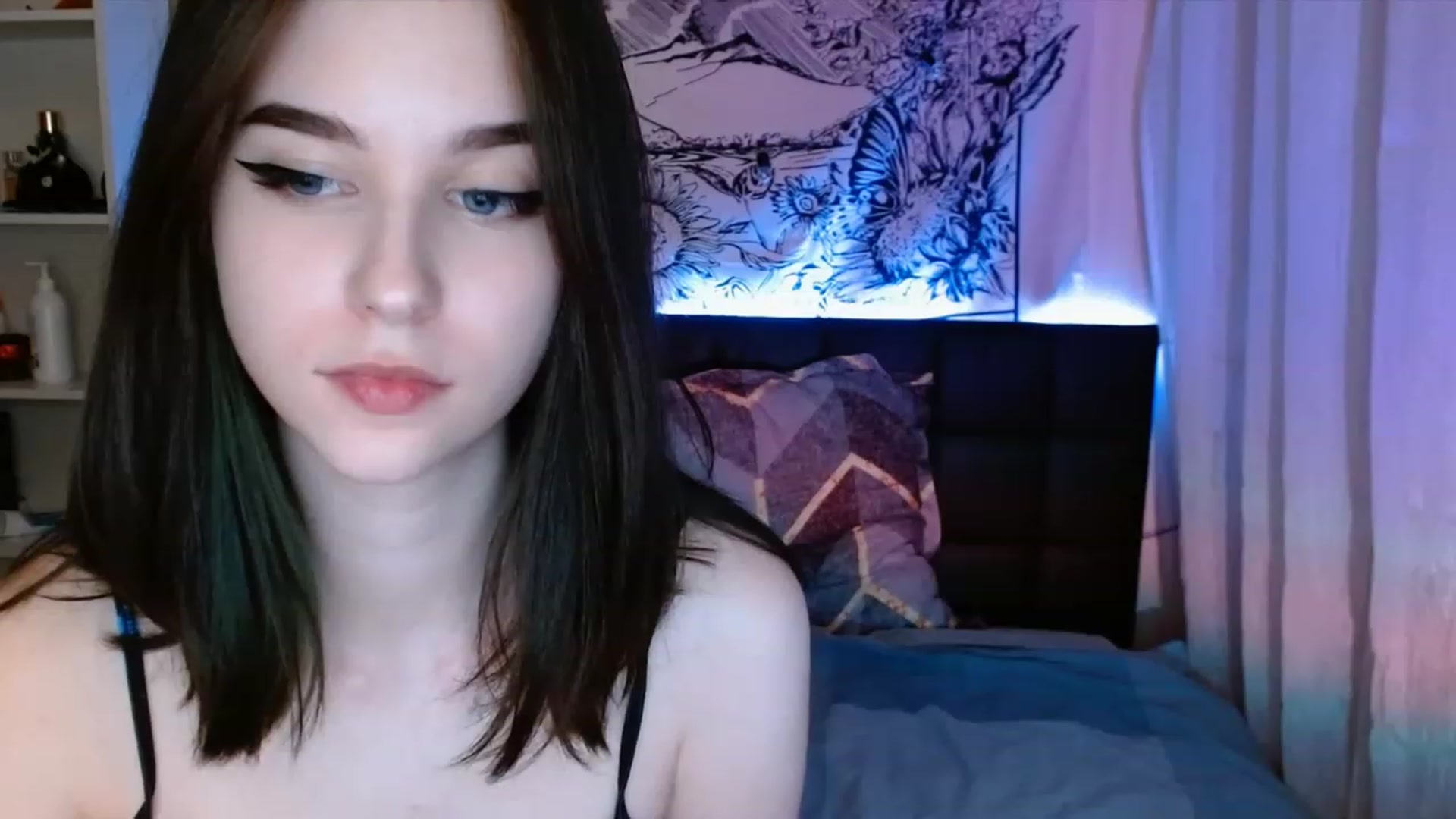 Gallery image thumbnail from ElsieF_'s myfreecams stream on, 04/27/2023, 18:33 image 15 of 20