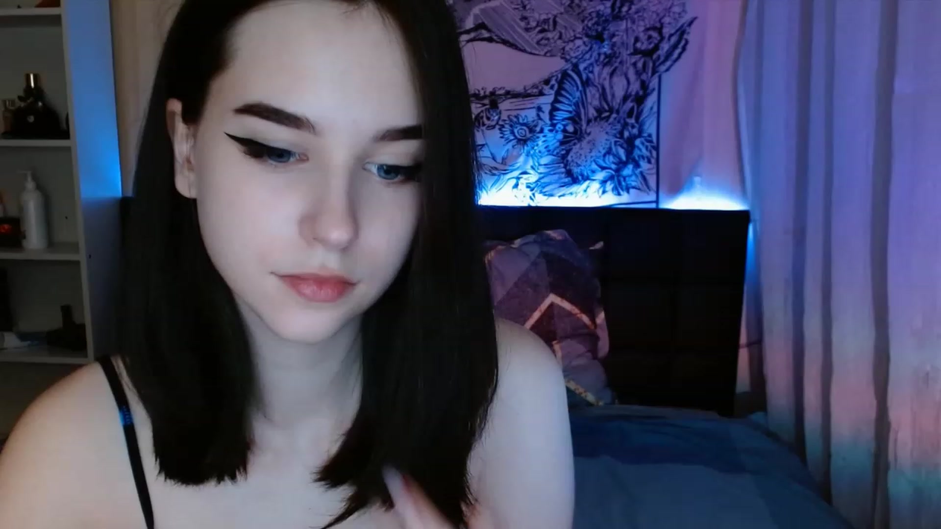 Gallery image thumbnail from ElsieF_'s myfreecams stream on, 04/27/2023, 18:33 image 12 of 20