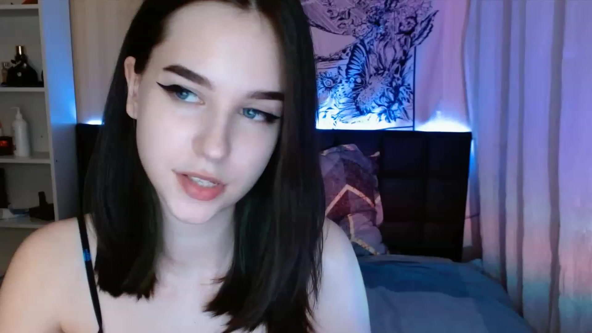 Gallery image thumbnail from ElsieF_'s myfreecams stream on, 04/27/2023, 18:33 image 11 of 20