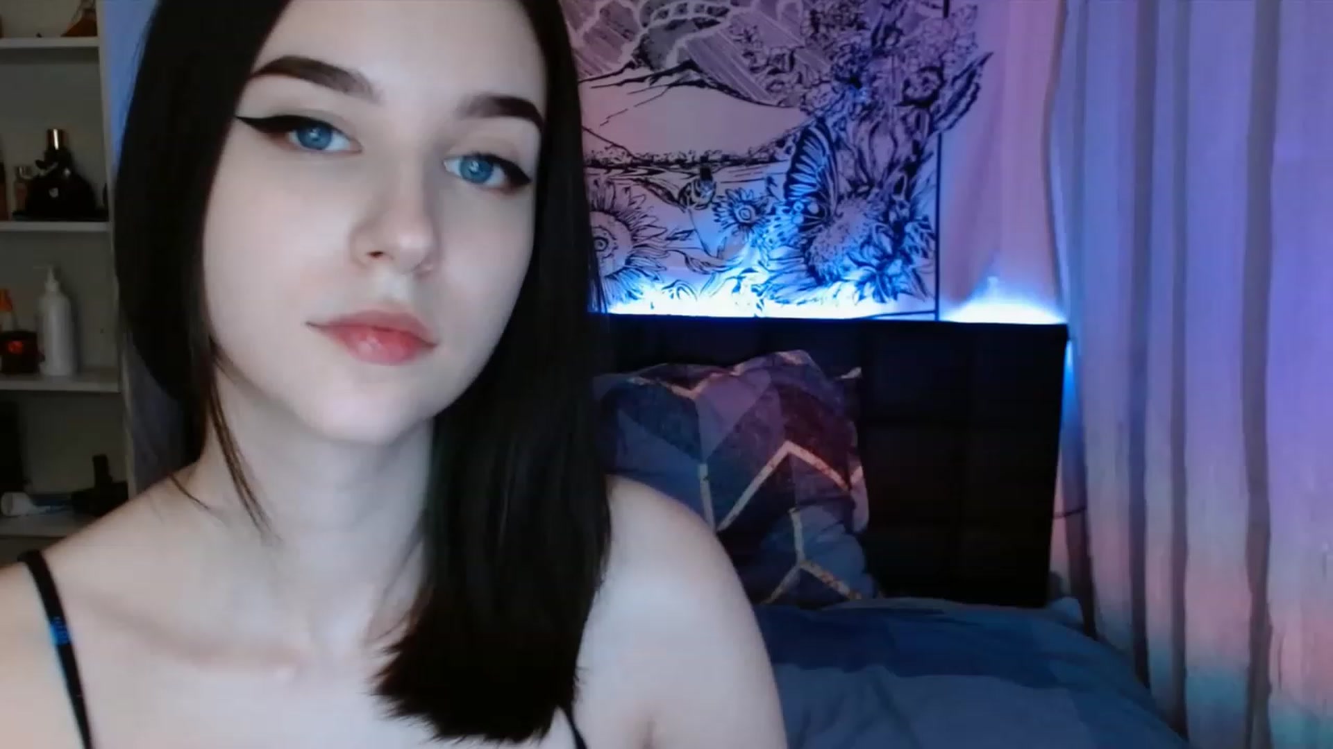 Gallery image thumbnail from ElsieF_'s myfreecams stream on, 04/27/2023, 18:33 image 4 of 20