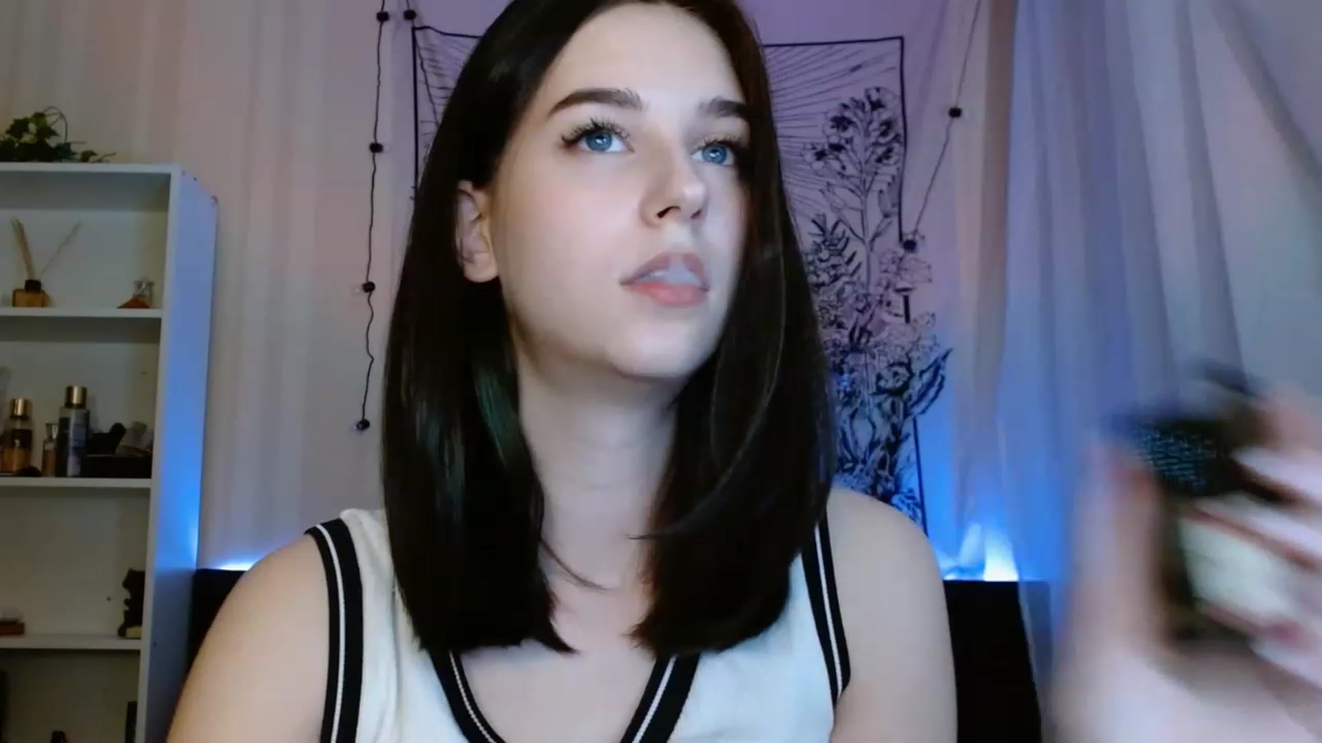 Gallery image thumbnail from ElsieF_'s myfreecams stream on, 05/15/2023, 18:05 image 18 of 20