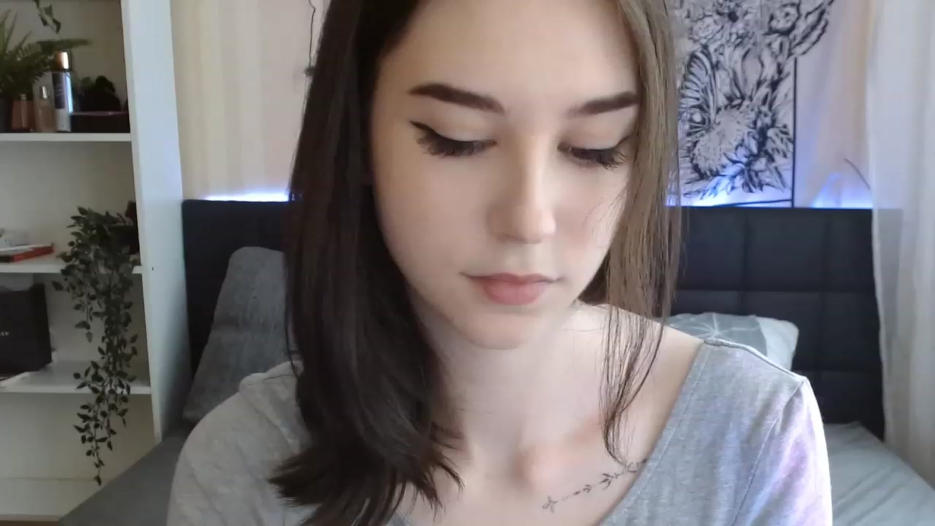 Gallery image thumbnail from ElsieF_'s myfreecams stream on, 05/20/2023, 08:54 image 4 of 20