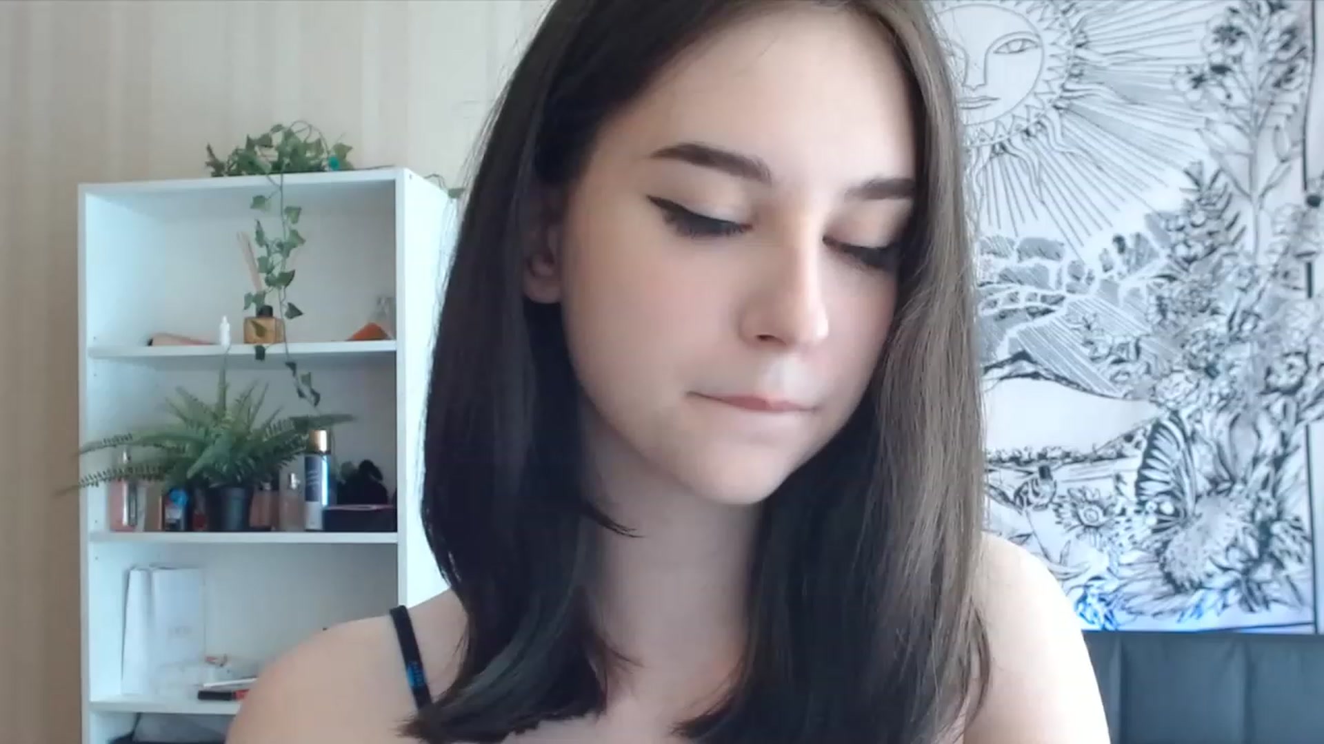 Gallery image thumbnail from ElsieF_'s myfreecams stream on, 05/20/2023, 10:37 image 12 of 20