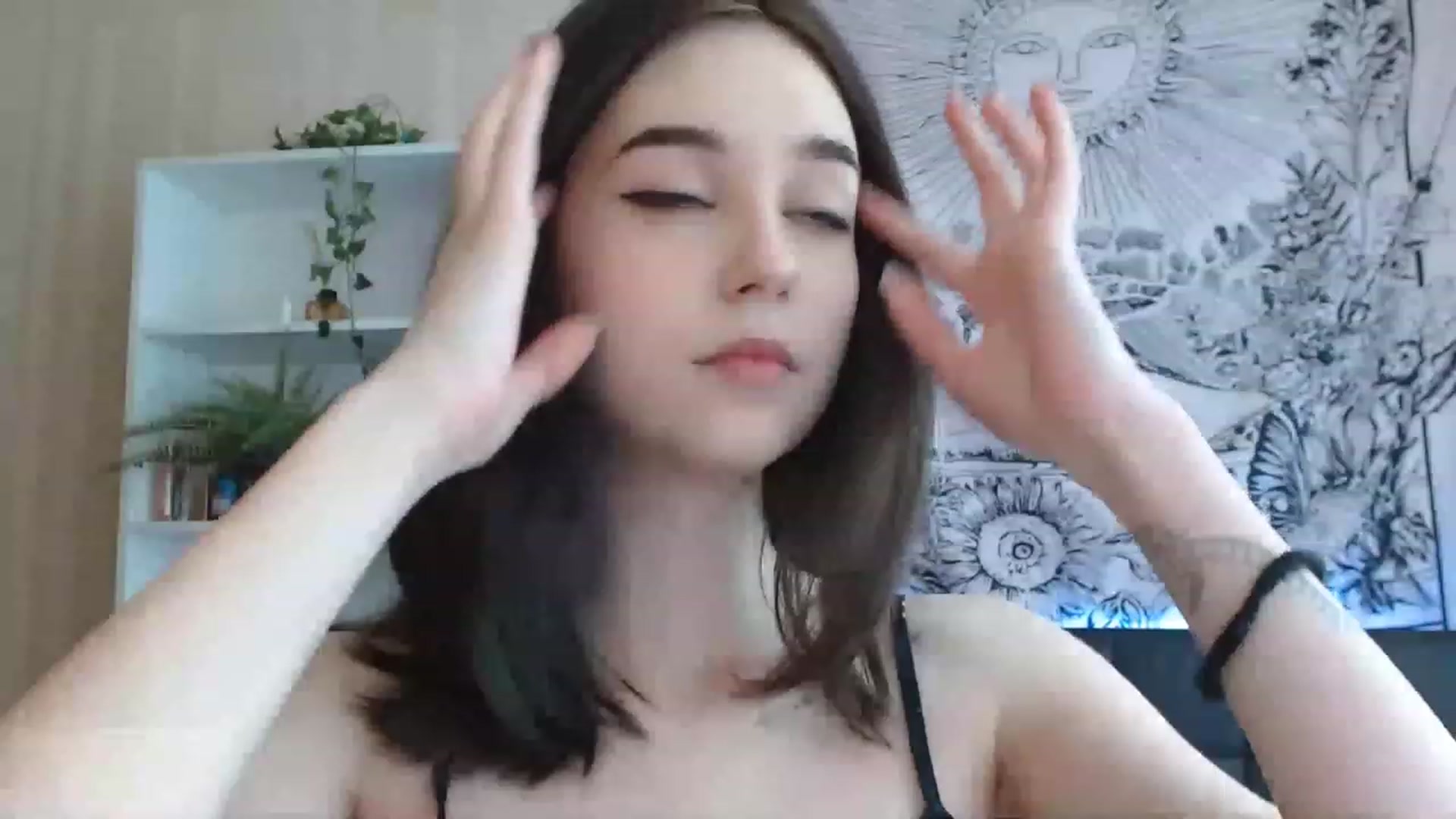 Gallery image thumbnail from ElsieF_'s myfreecams stream on, 05/20/2023, 10:37 image 5 of 20