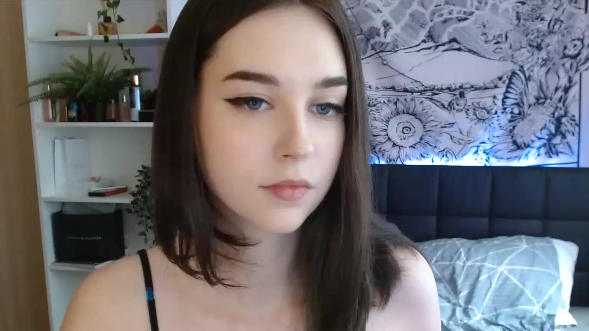 Gallery image thumbnail from ElsieF_'s myfreecams stream on, 05/20/2023, 10:37 image 16 of 20