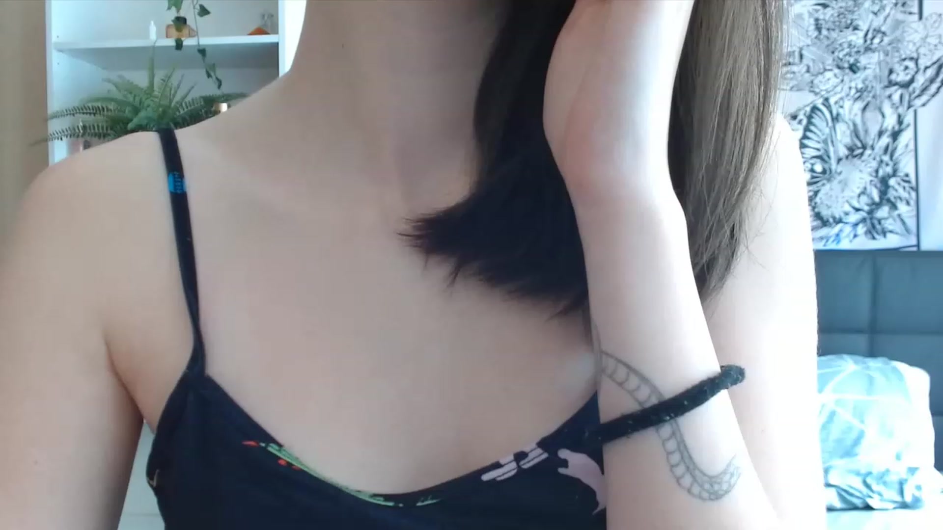 Gallery image thumbnail from ElsieF_'s myfreecams stream on, 05/20/2023, 10:37 image 7 of 20