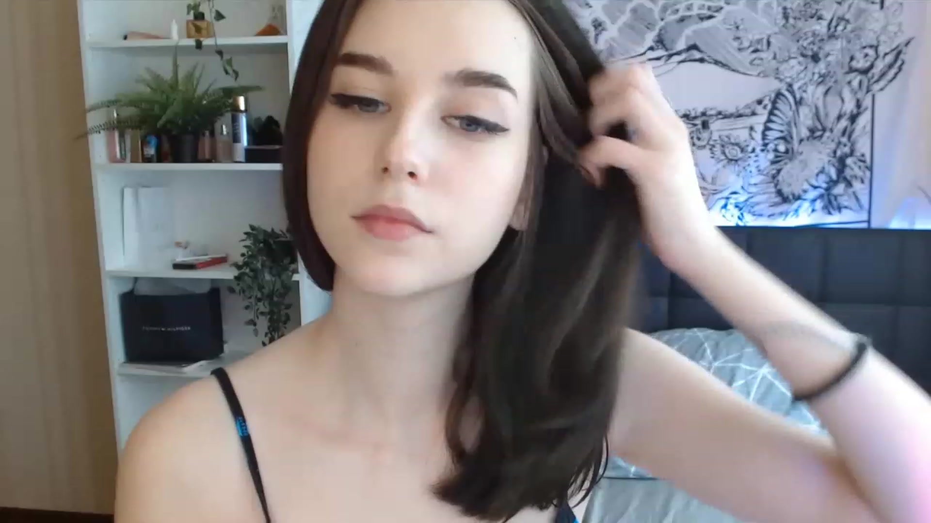 Gallery image thumbnail from ElsieF_'s myfreecams stream on, 05/20/2023, 10:37 image 4 of 20