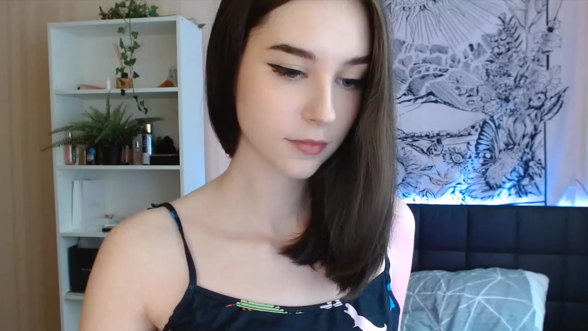 Gallery image thumbnail from ElsieF_'s myfreecams stream on, 05/20/2023, 10:37 image 17 of 20