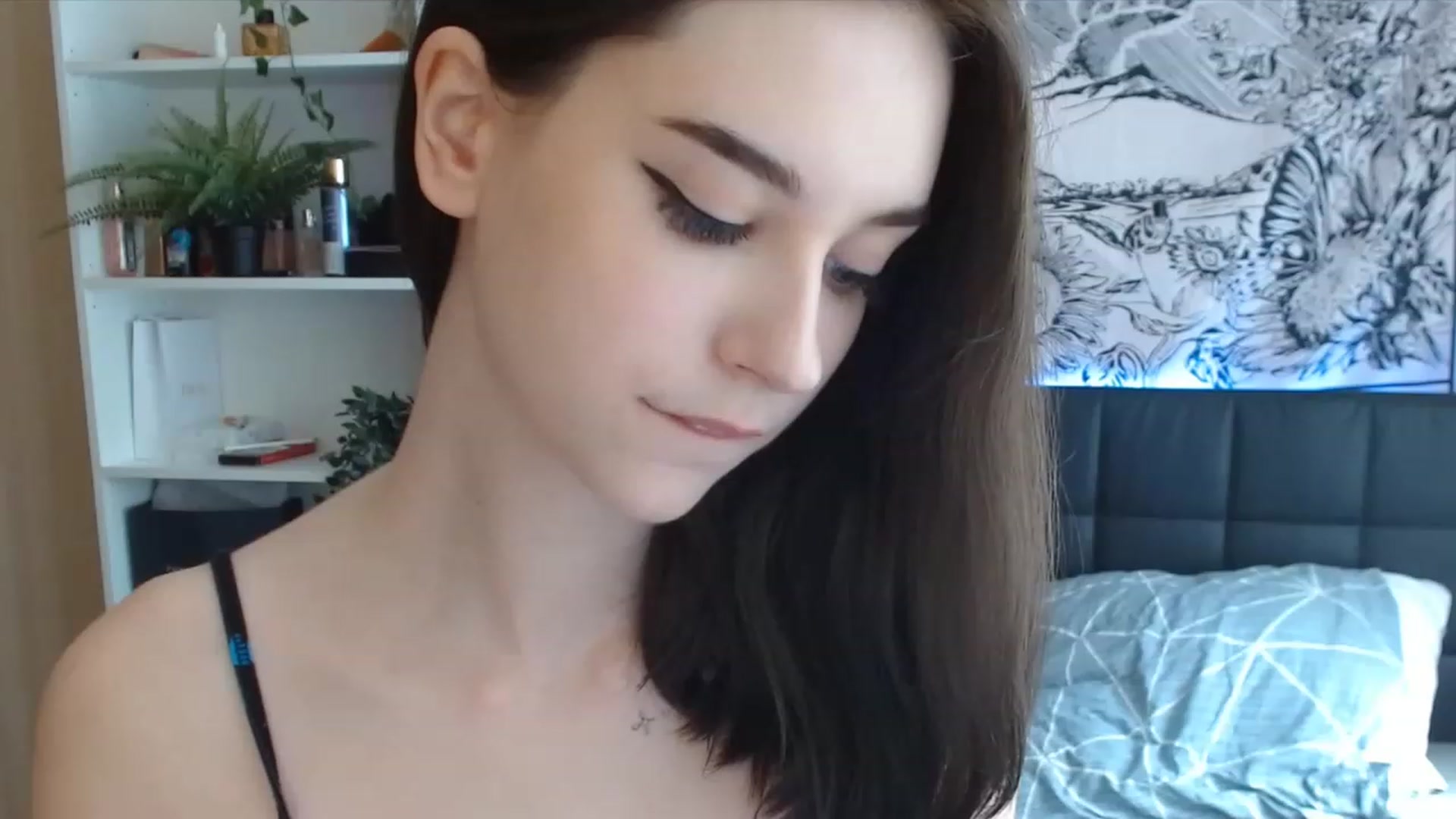 Gallery image thumbnail from ElsieF_'s myfreecams stream on, 05/20/2023, 10:37 image 13 of 20