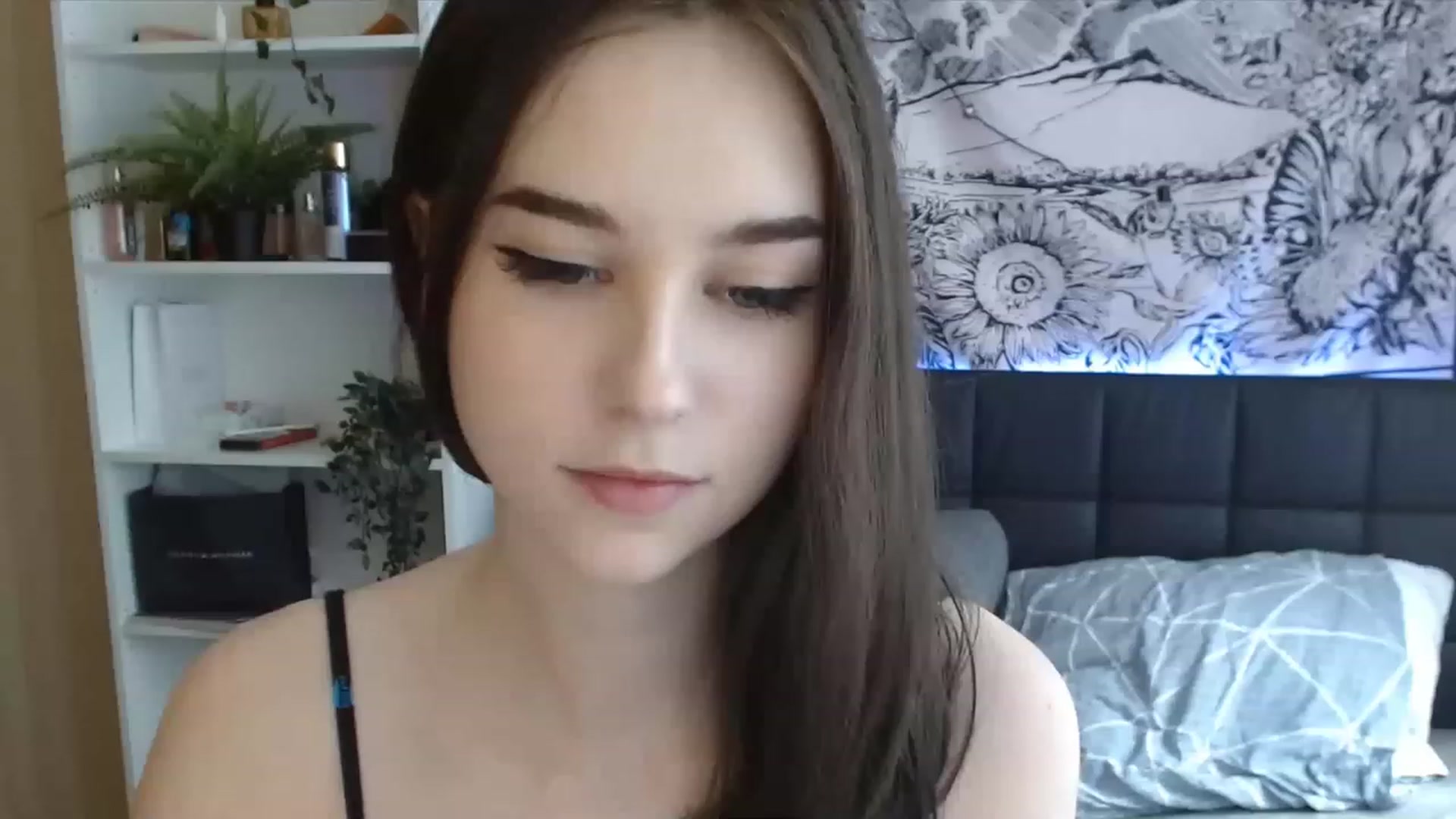 Gallery image thumbnail from ElsieF_'s myfreecams stream on, 05/20/2023, 10:37 image 10 of 20