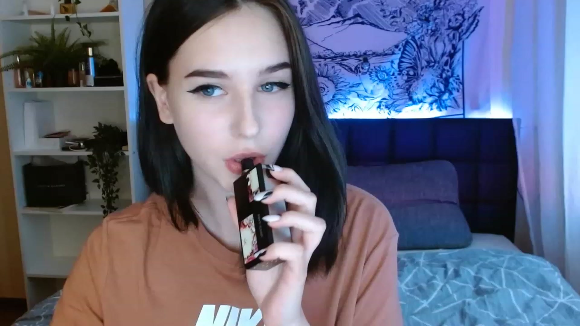 Gallery image thumbnail from ElsieF_'s myfreecams stream on, 05/22/2023, 16:17 image 11 of 20