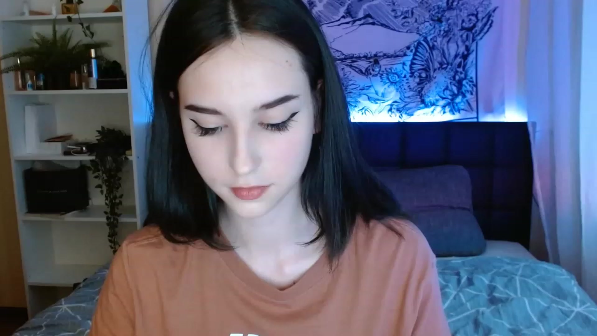 Gallery image thumbnail from ElsieF_'s myfreecams stream on, 05/22/2023, 16:17 image 17 of 20