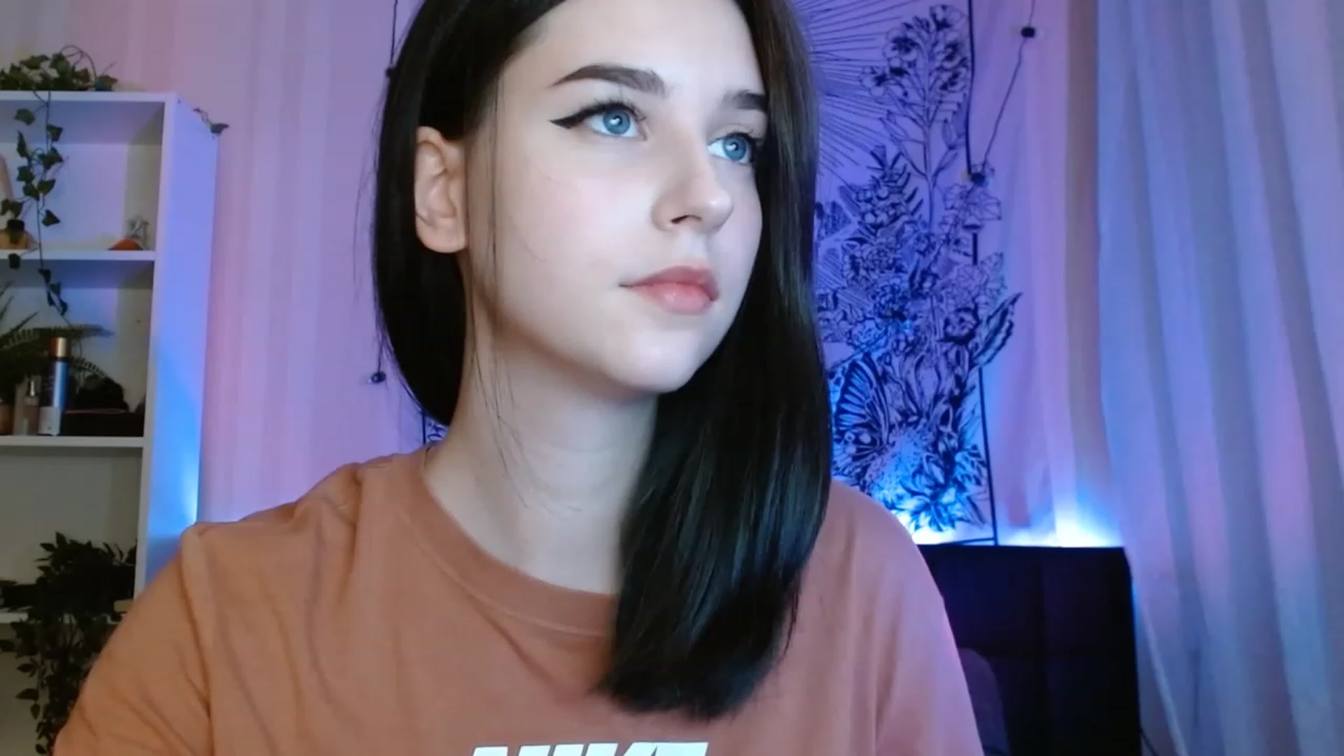 Gallery image thumbnail from ElsieF_'s myfreecams stream on, 05/22/2023, 17:07 image 7 of 20
