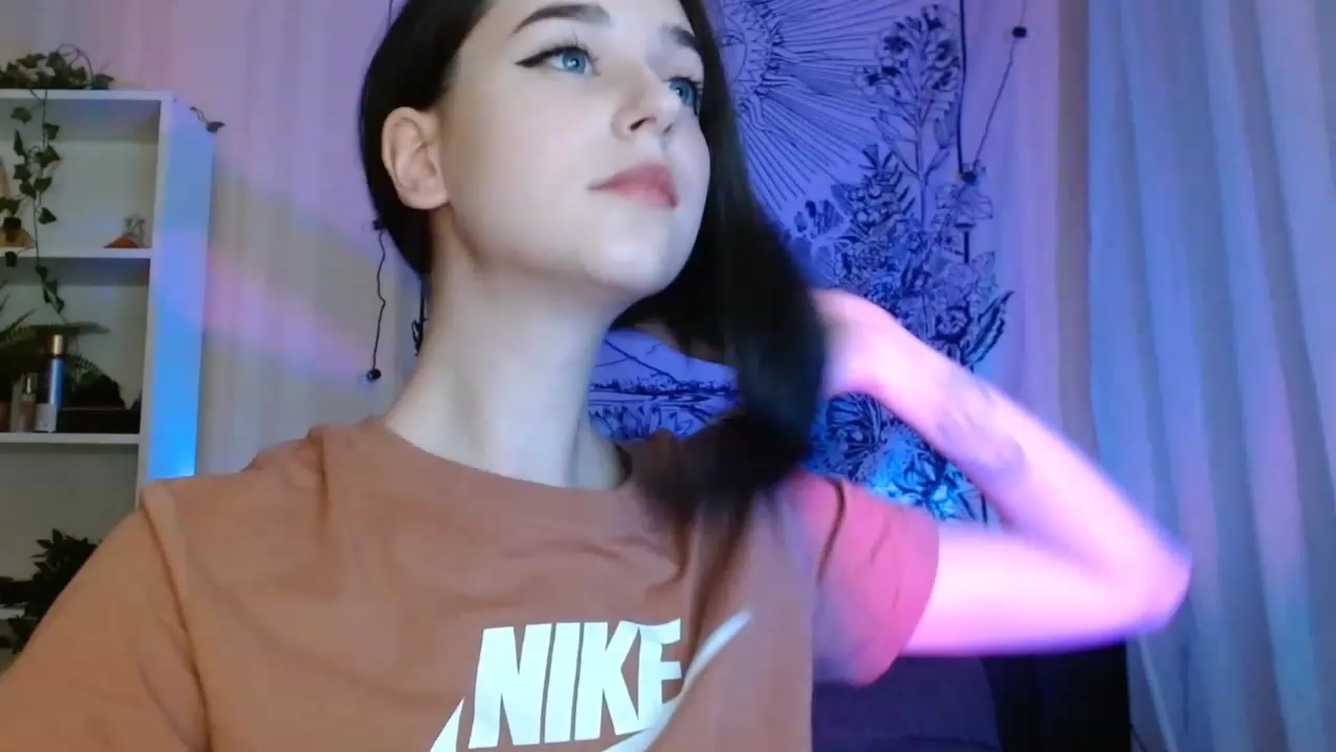 Gallery image thumbnail from ElsieF_'s myfreecams stream on, 05/22/2023, 17:07 image 2 of 20