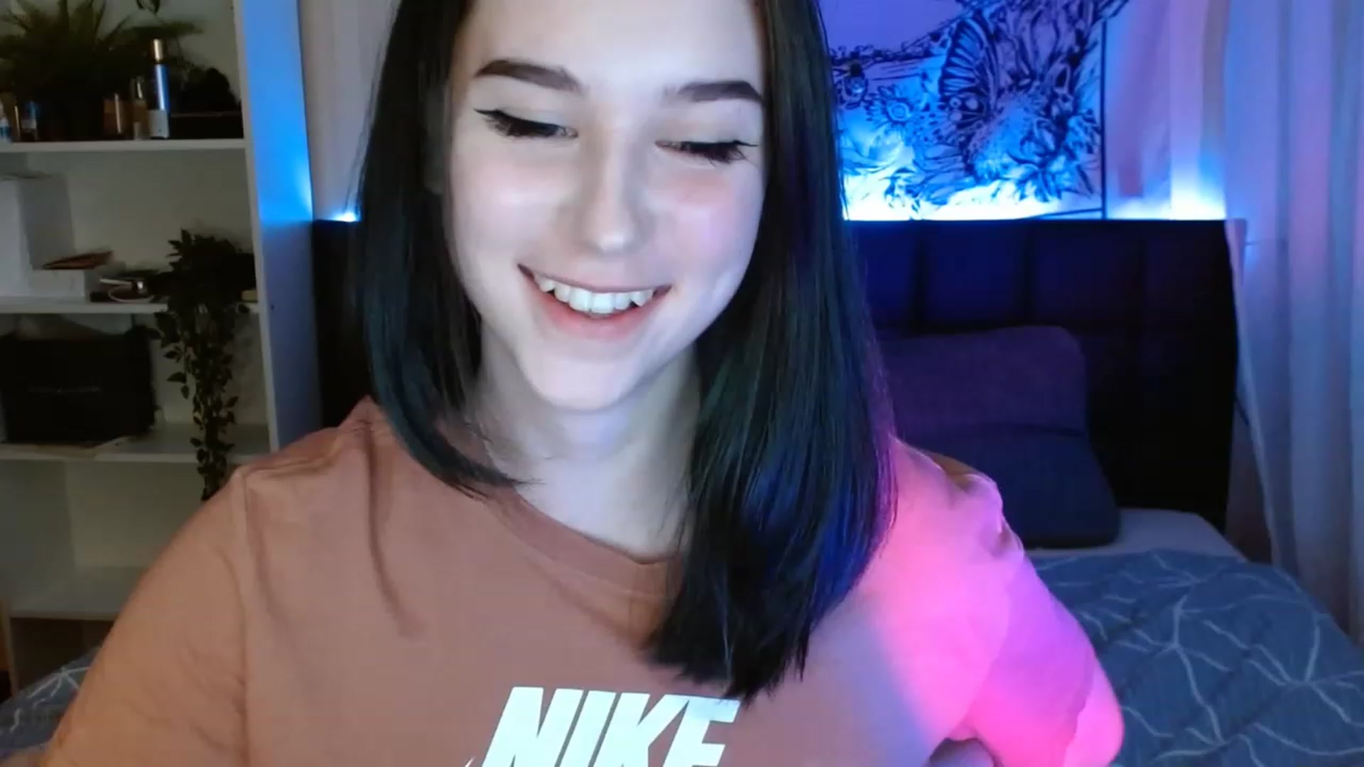 Gallery image thumbnail from ElsieF_'s myfreecams stream on, 05/22/2023, 17:07 image 11 of 20