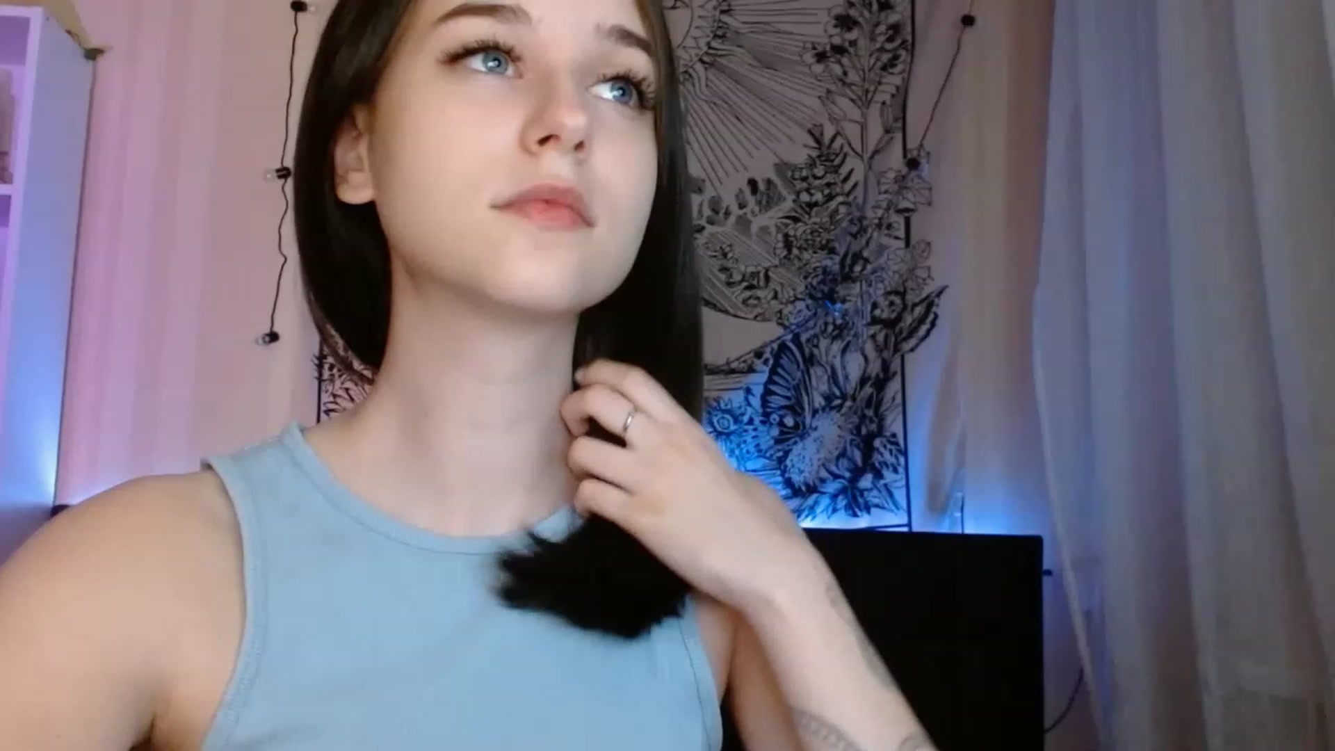 Gallery image thumbnail from ElsieF_'s myfreecams stream on, 05/25/2023, 19:32 image 12 of 20