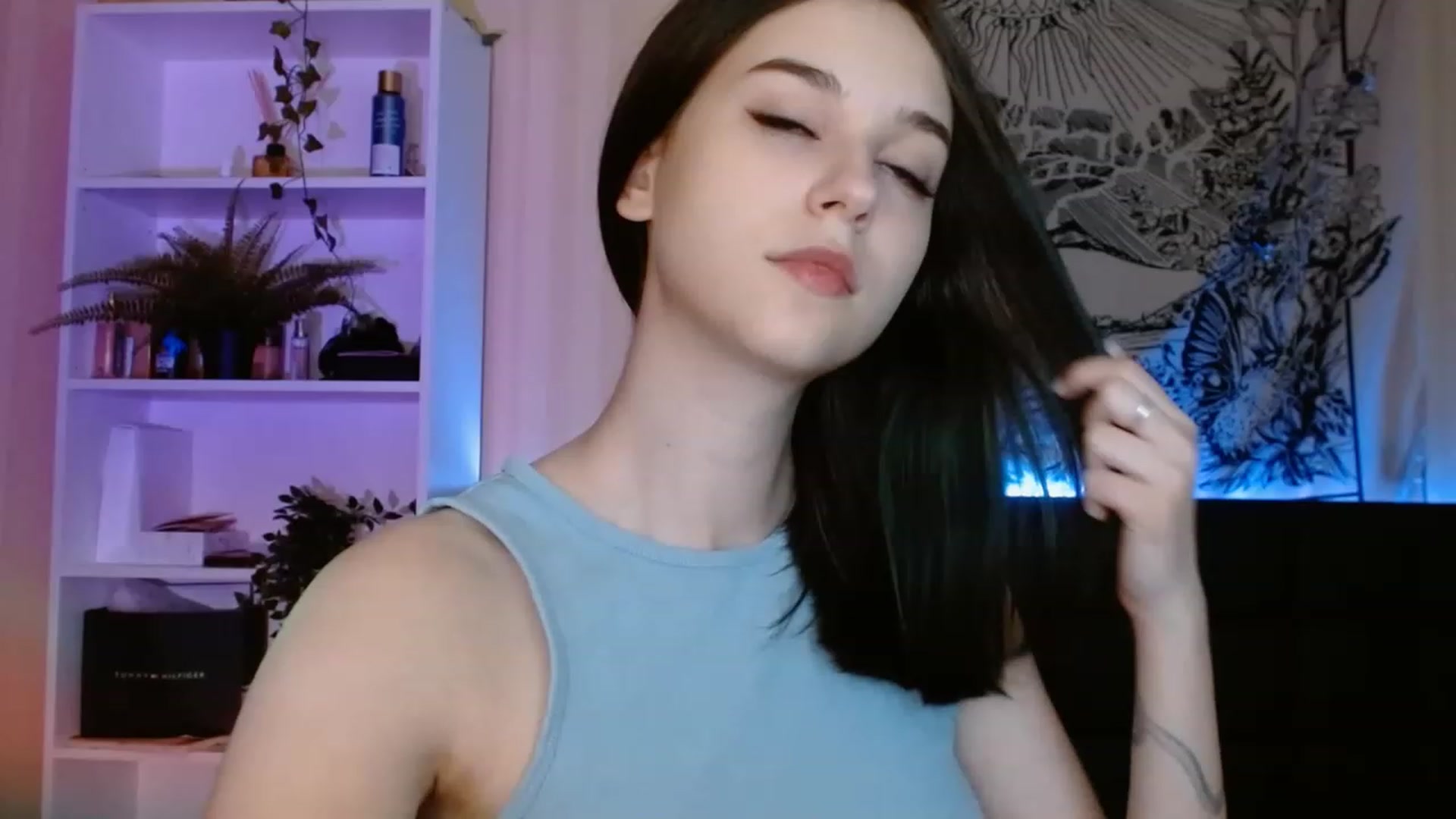 Gallery image thumbnail from ElsieF_'s myfreecams stream on, 05/25/2023, 19:32 image 16 of 20