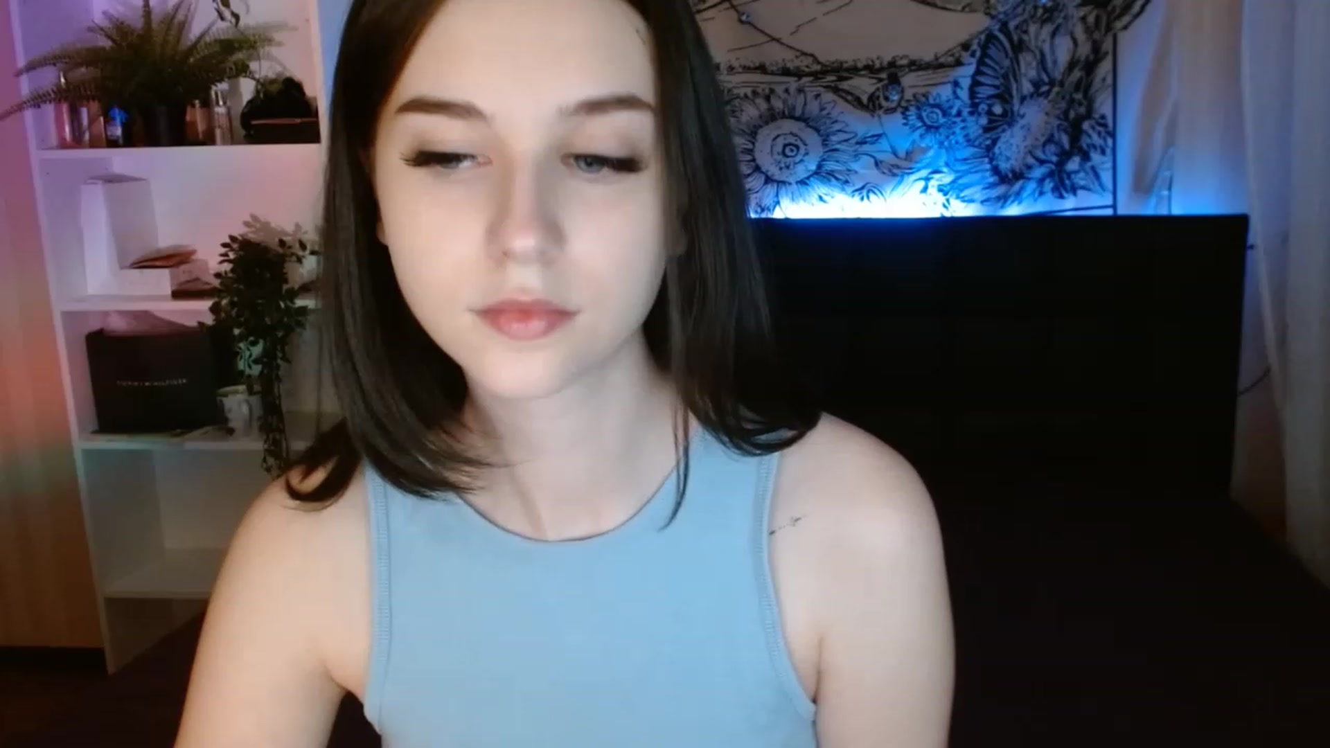 Gallery image thumbnail from ElsieF_'s myfreecams stream on, 05/25/2023, 19:32 image 6 of 20