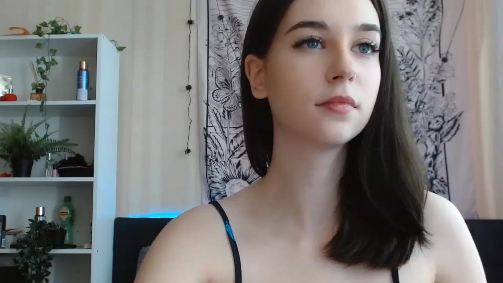 Gallery image thumbnail from ElsieF_'s myfreecams stream on, 05/29/2023, 06:52 image 3 of 20
