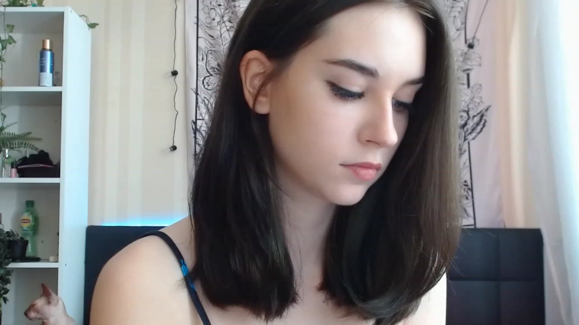 Gallery image thumbnail from ElsieF_'s myfreecams stream on, 05/29/2023, 06:52 image 1 of 20
