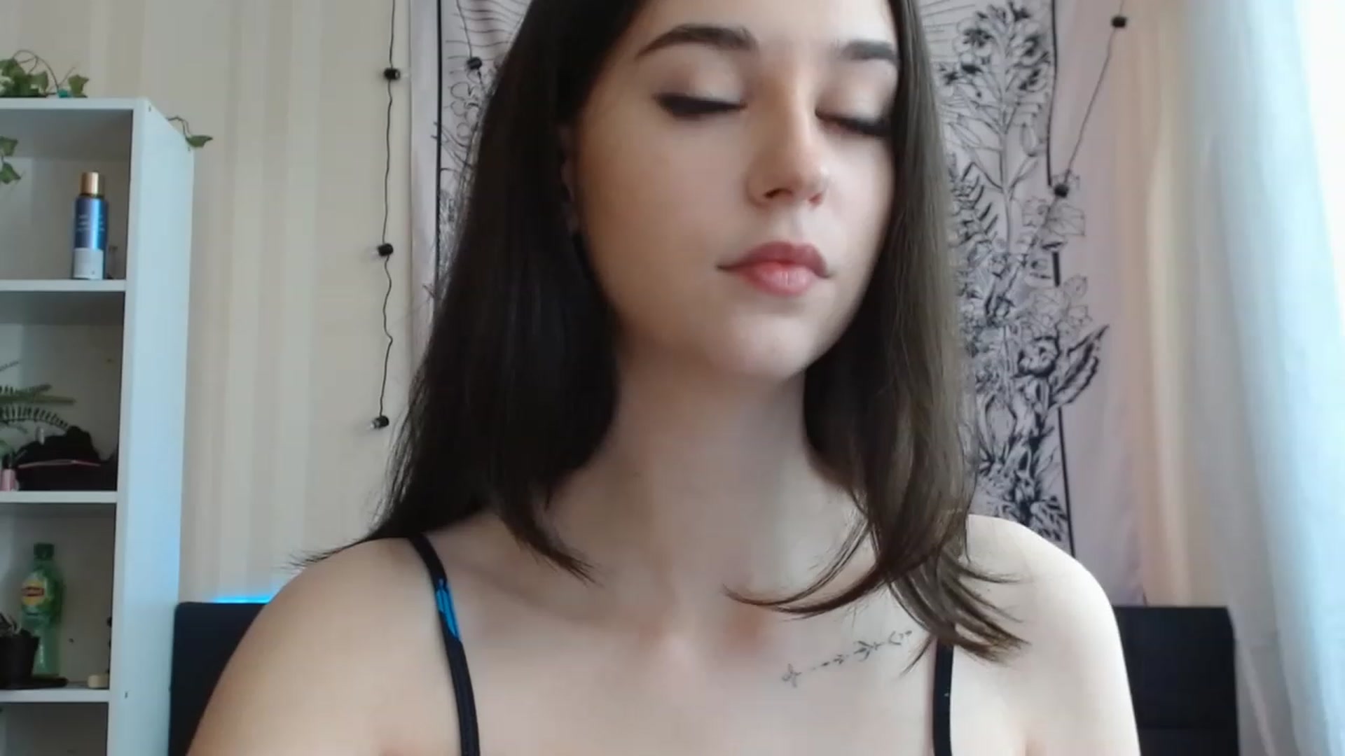 Gallery image thumbnail from ElsieF_'s myfreecams stream on, 05/29/2023, 06:52 image 7 of 20