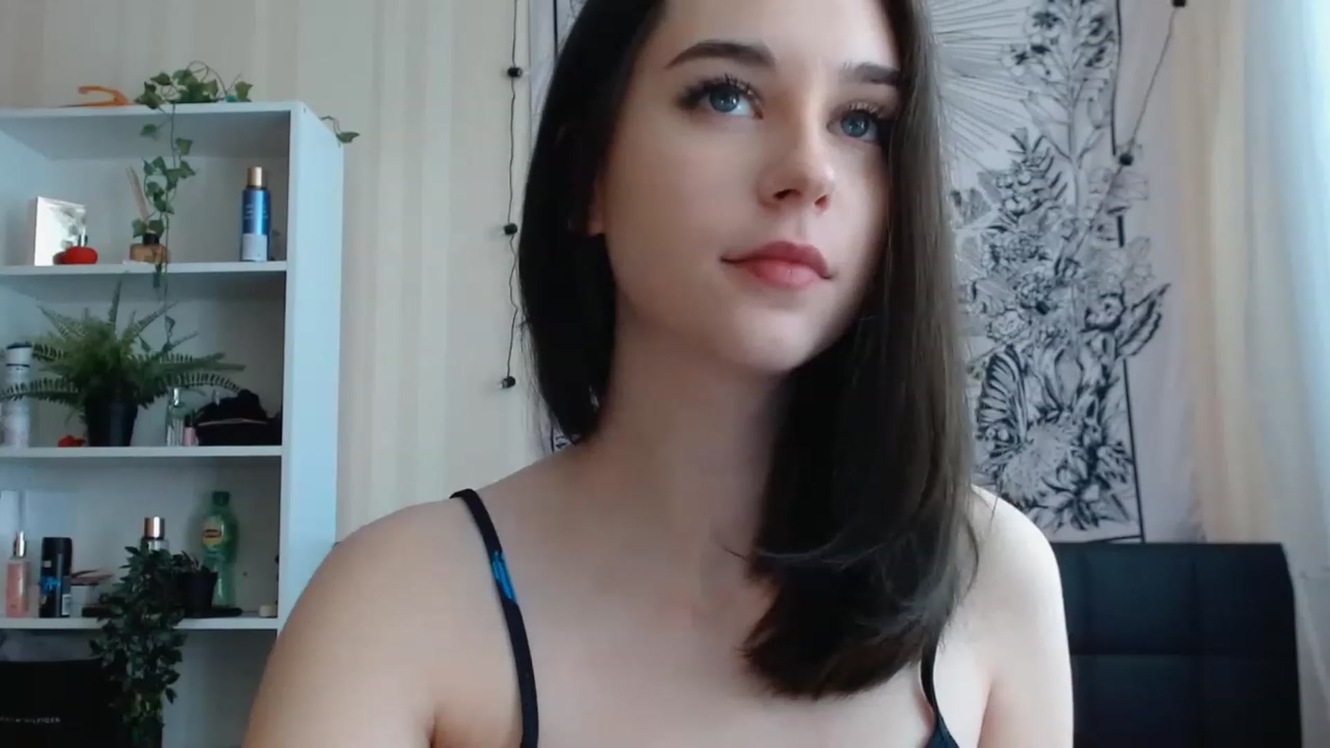 Gallery image thumbnail from ElsieF_'s myfreecams stream on, 05/29/2023, 07:51 image 5 of 20