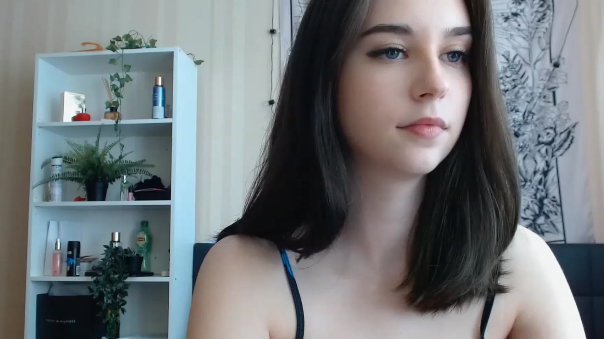 Gallery image thumbnail from ElsieF_'s myfreecams stream on, 05/29/2023, 07:51 image 7 of 20