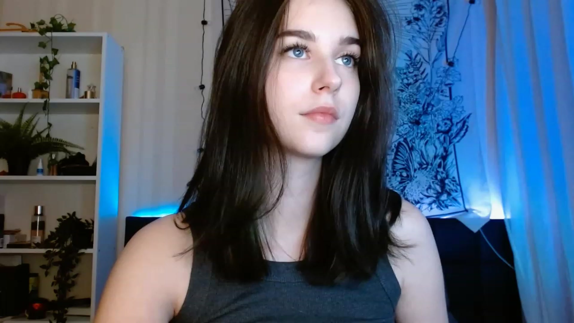 Gallery image thumbnail from ElsieF_'s myfreecams stream on, 06/04/2023, 21:00 image 3 of 20