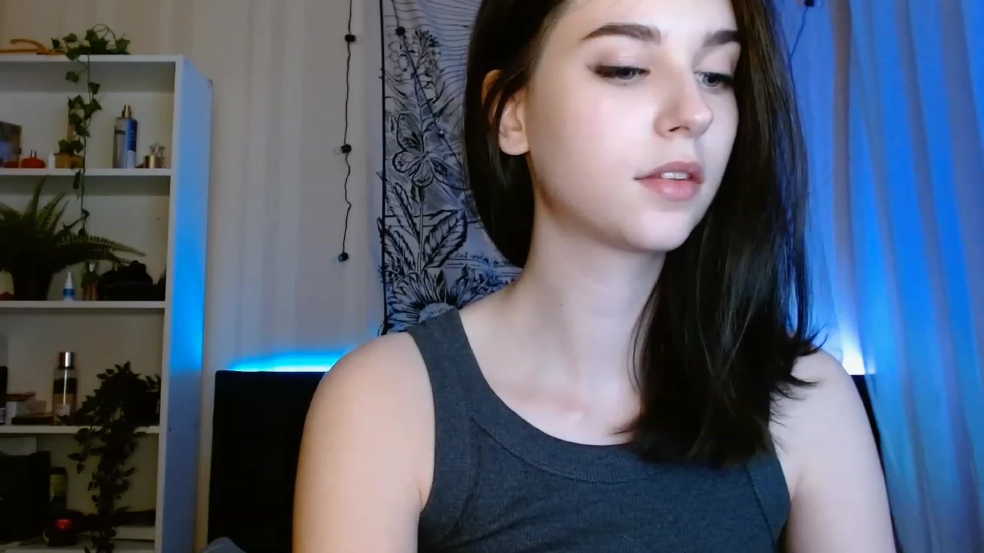 Gallery image thumbnail from ElsieF_'s myfreecams stream on, 06/04/2023, 21:00 image 7 of 20