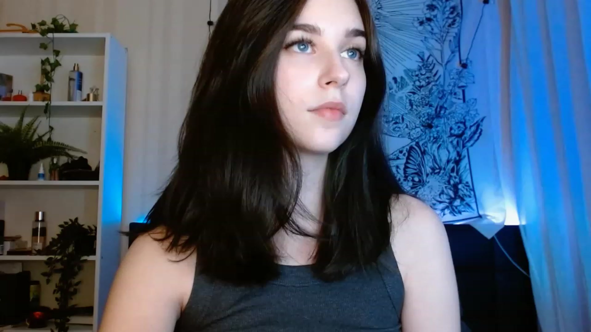 Gallery image thumbnail from ElsieF_'s myfreecams stream on, 06/04/2023, 21:00 image 4 of 20