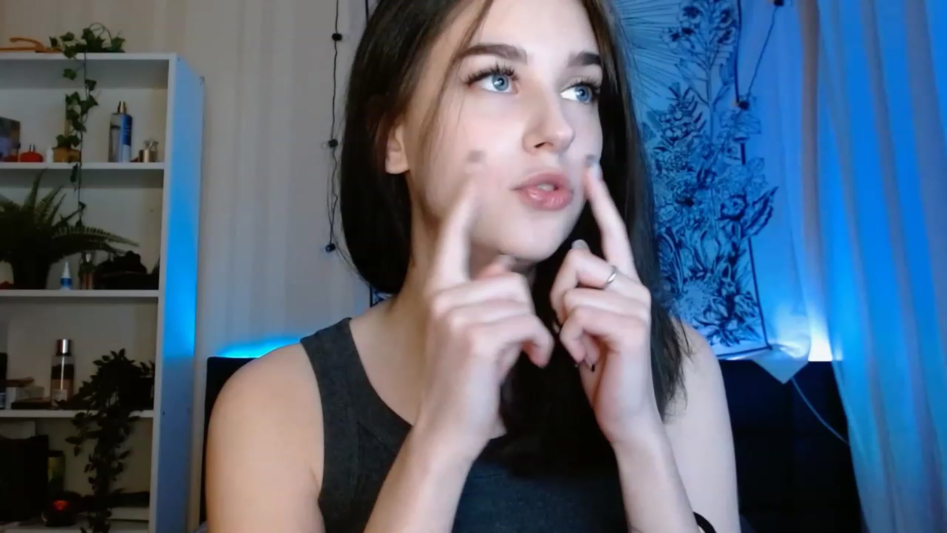 Gallery image thumbnail from ElsieF_'s myfreecams stream on, 06/04/2023, 21:00 image 8 of 20