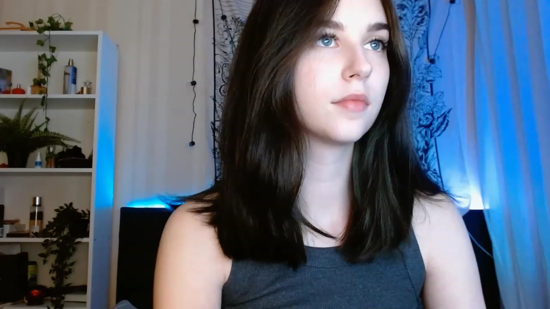 Gallery image thumbnail from ElsieF_'s myfreecams stream on, 06/04/2023, 21:00 image 5 of 20