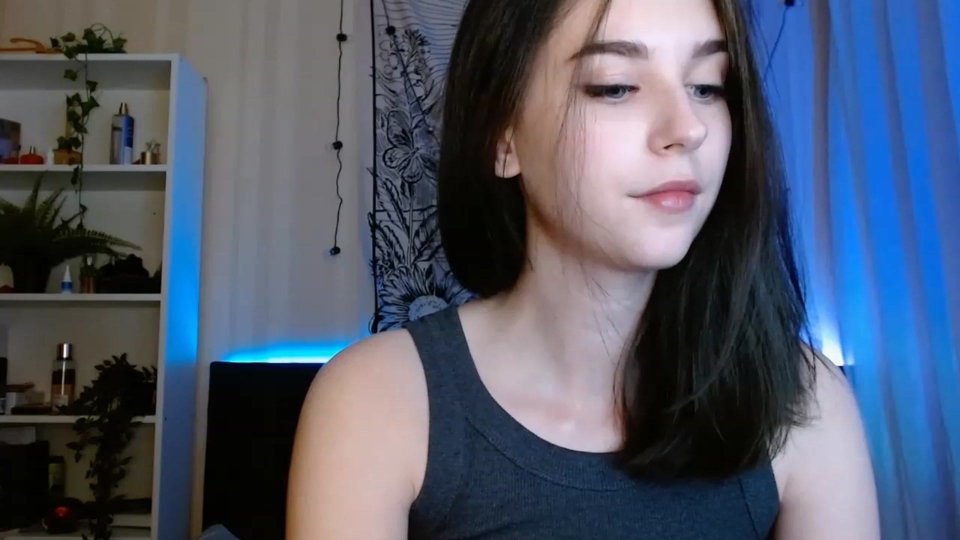 Gallery image thumbnail from ElsieF_'s myfreecams stream on, 06/04/2023, 21:00 image 9 of 20