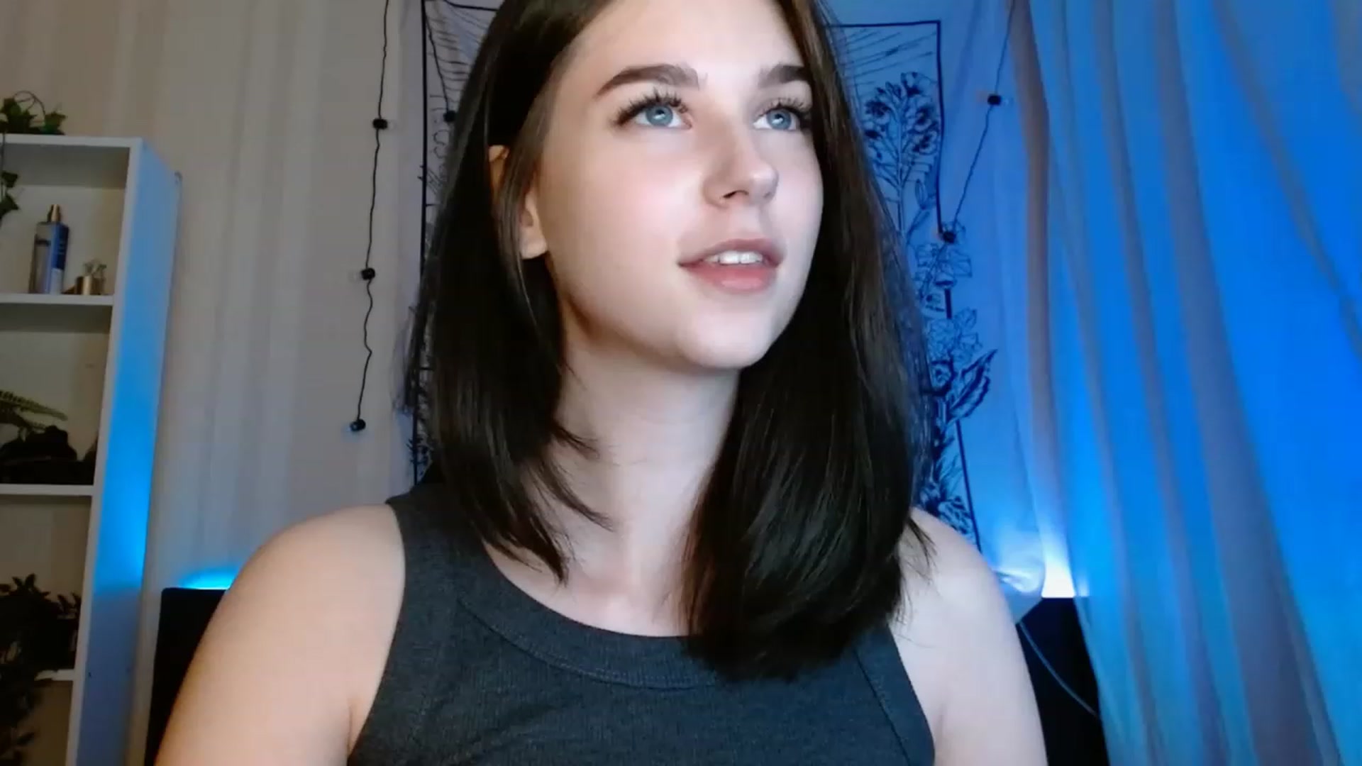 Gallery image thumbnail from ElsieF_'s myfreecams stream on, 06/04/2023, 21:00 image 14 of 20