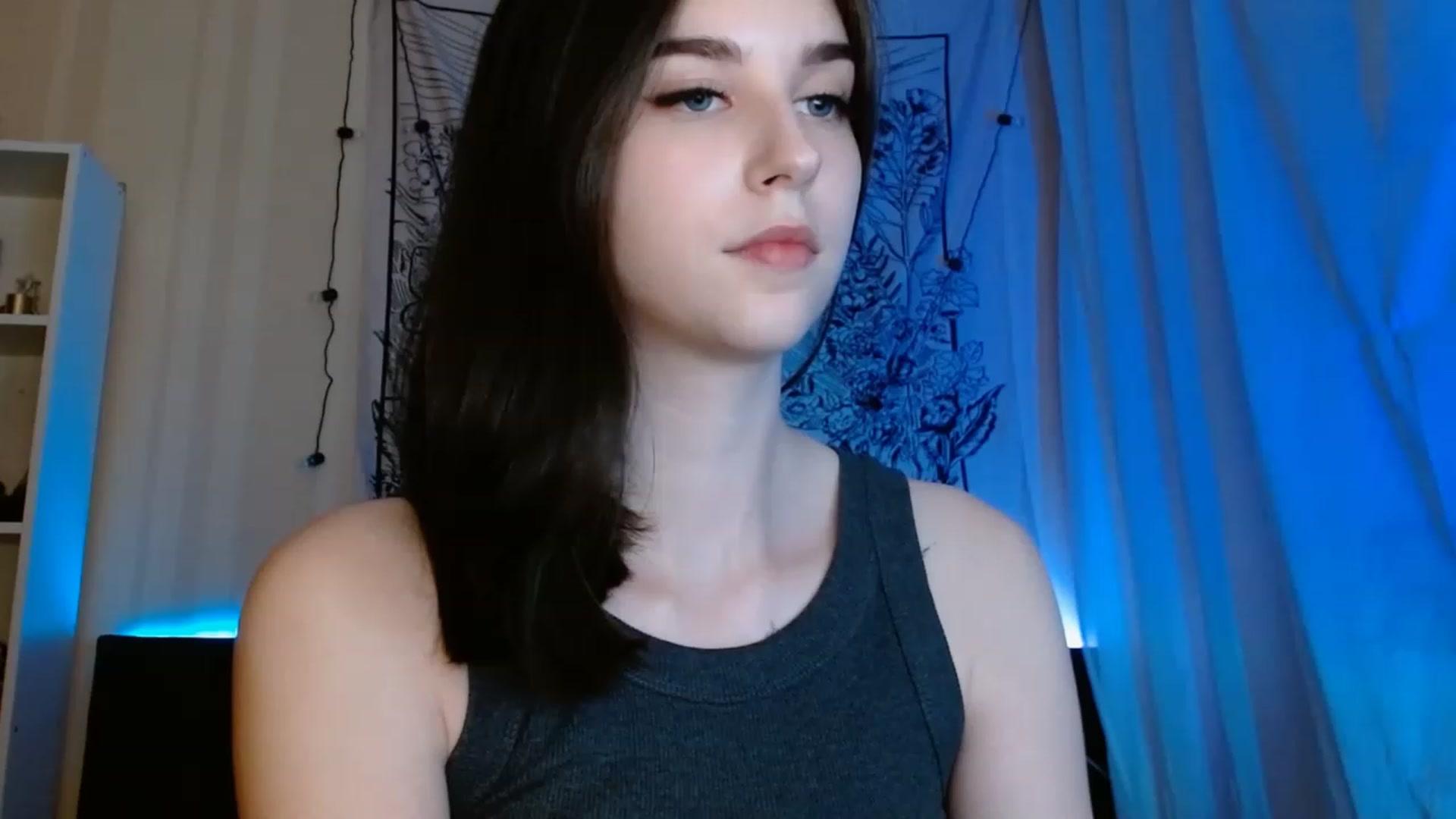Gallery image thumbnail from ElsieF_'s myfreecams stream on, 06/04/2023, 21:23 image 3 of 20