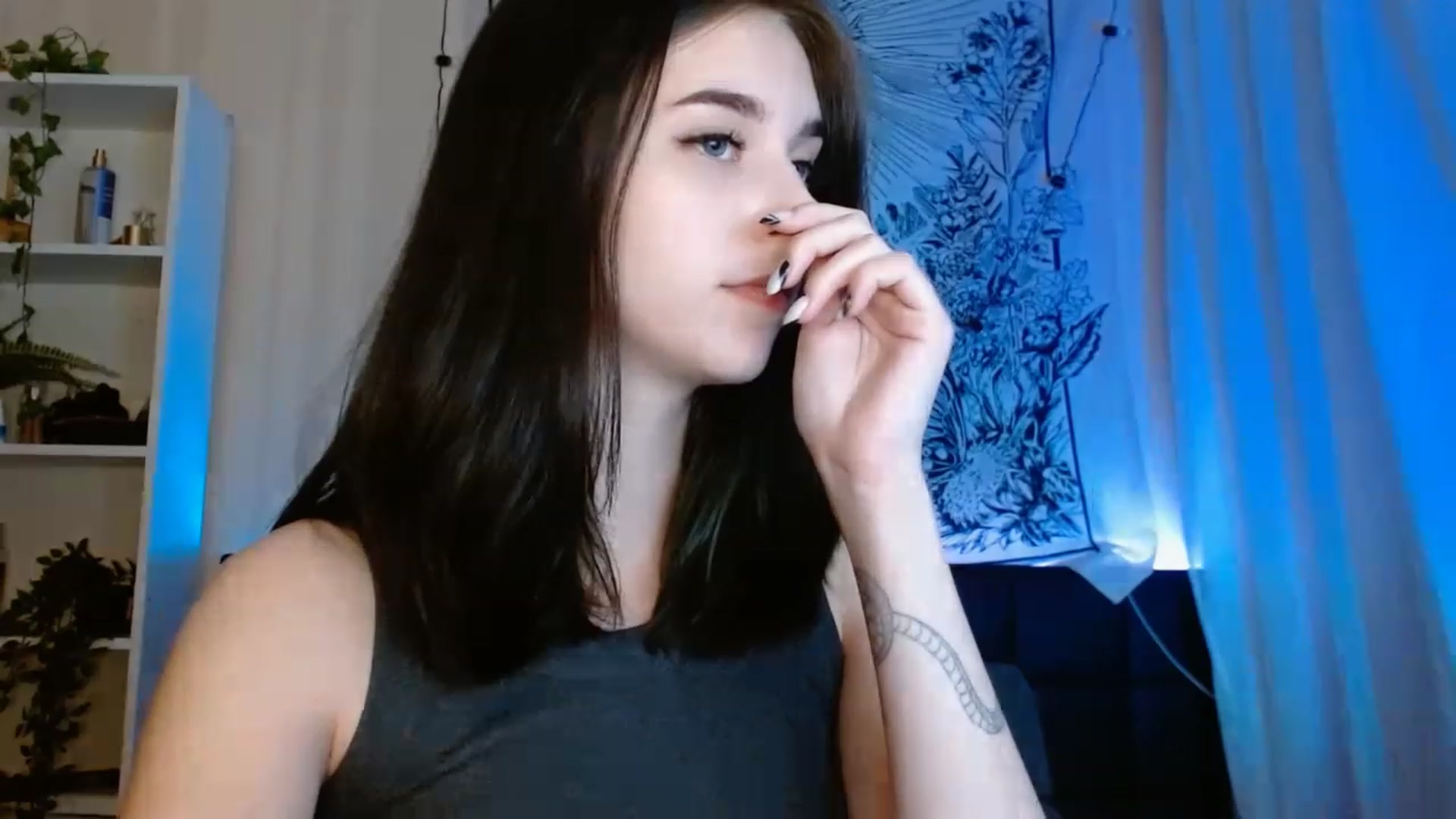 Gallery image thumbnail from ElsieF_'s myfreecams stream on, 06/04/2023, 21:23 image 8 of 20