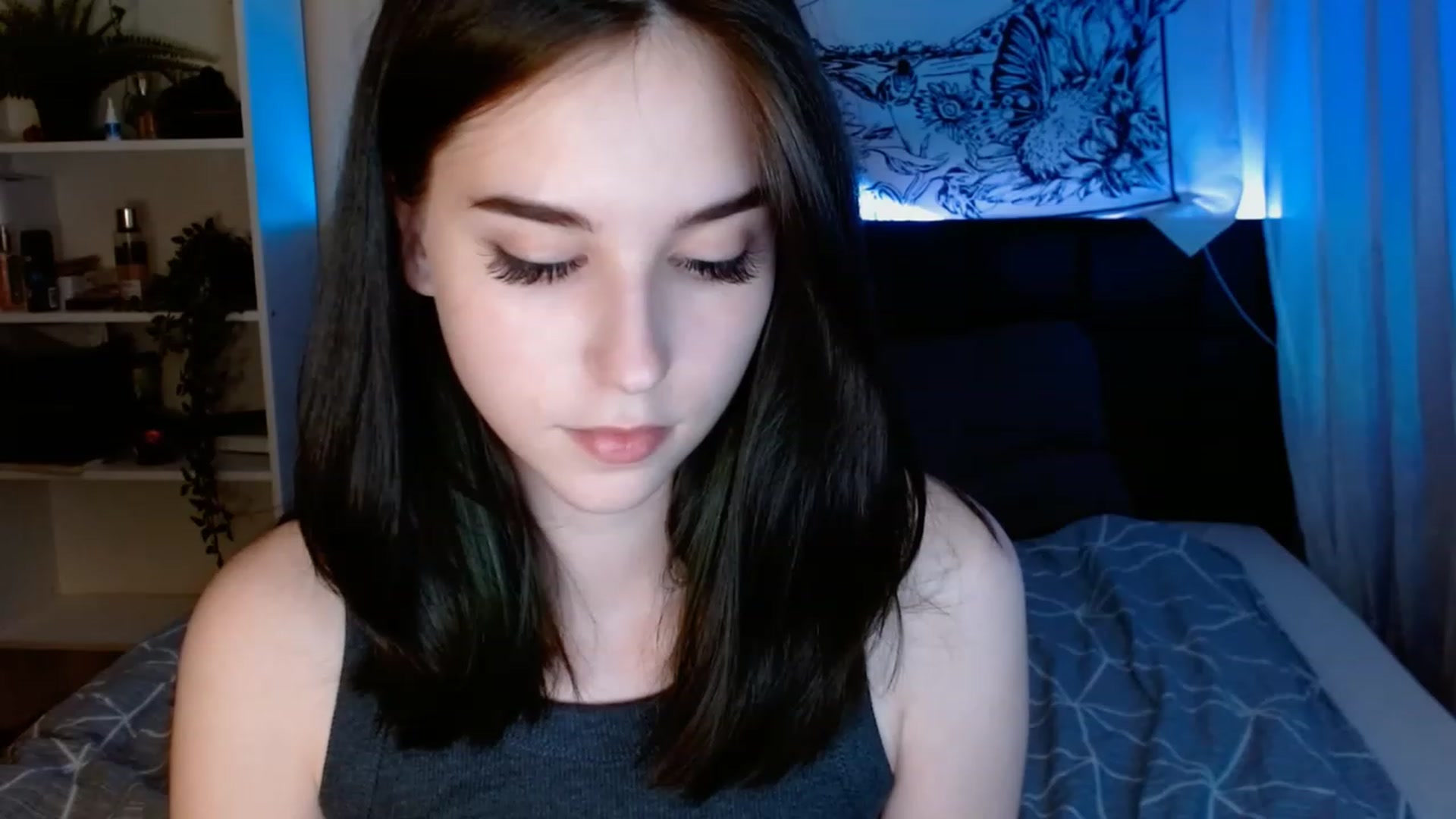 Gallery image thumbnail from ElsieF_'s myfreecams stream on, 06/04/2023, 21:23 image 17 of 20