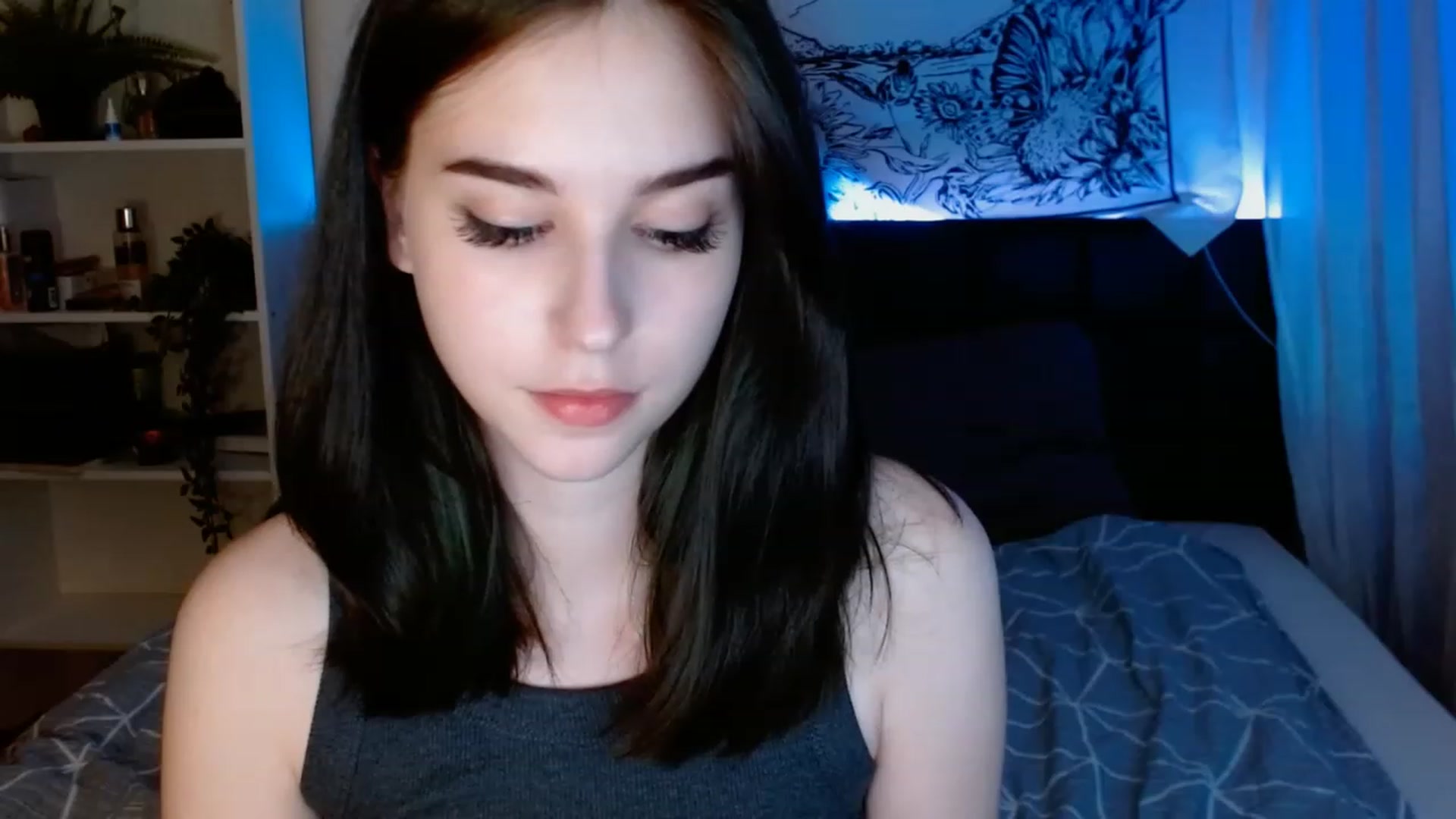 Gallery image thumbnail from ElsieF_'s myfreecams stream on, 06/04/2023, 21:23 image 16 of 20