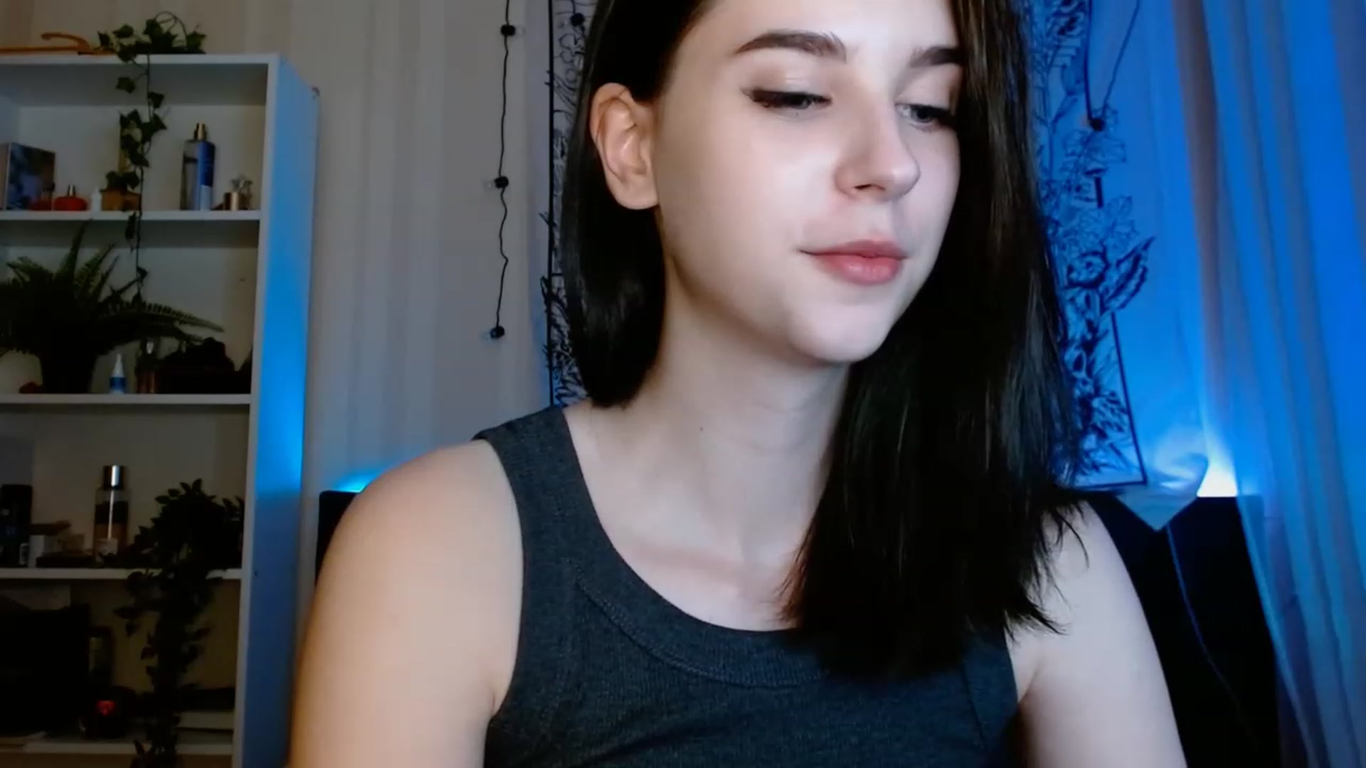 Gallery image thumbnail from ElsieF_'s myfreecams stream on, 06/04/2023, 22:47 image 18 of 20