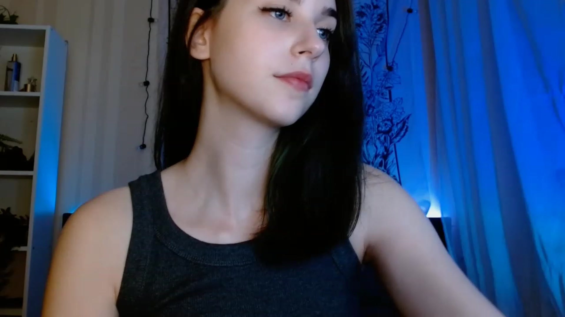 Gallery image thumbnail from ElsieF_'s myfreecams stream on, 06/04/2023, 22:47 image 2 of 20