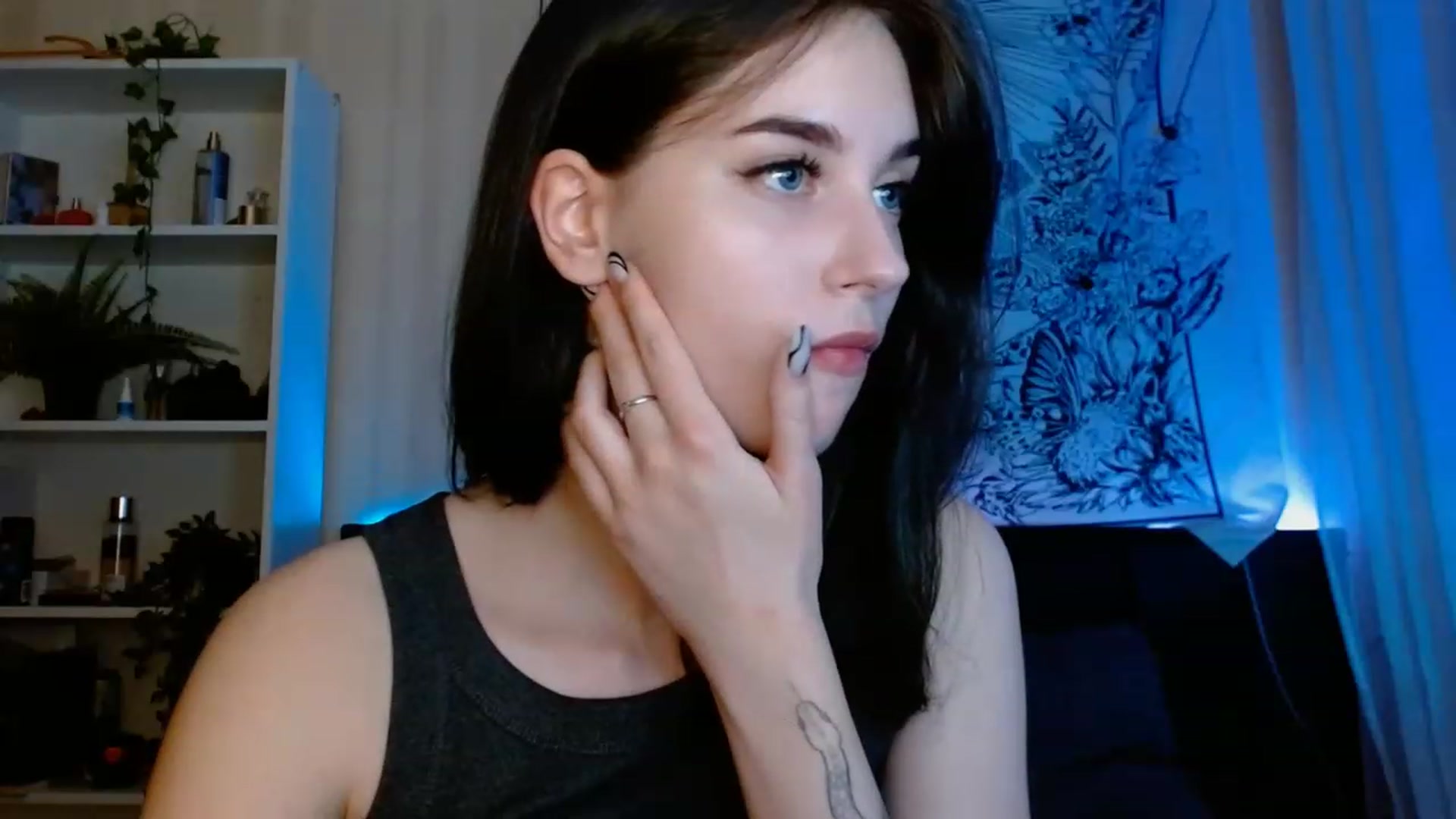 Gallery image thumbnail from ElsieF_'s myfreecams stream on, 06/04/2023, 22:47 image 20 of 20