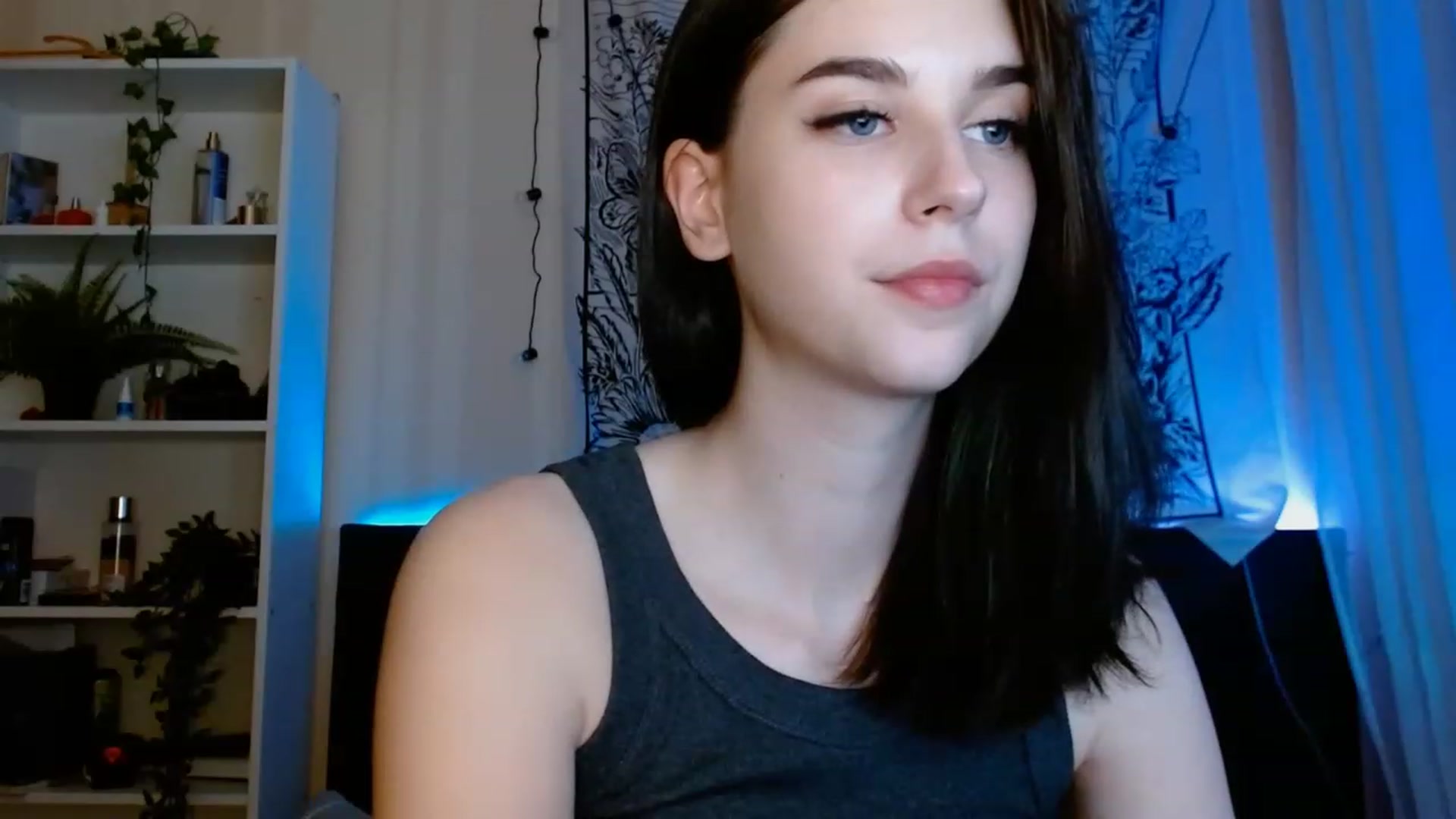 Gallery image thumbnail from ElsieF_'s myfreecams stream on, 06/04/2023, 22:47 image 17 of 20