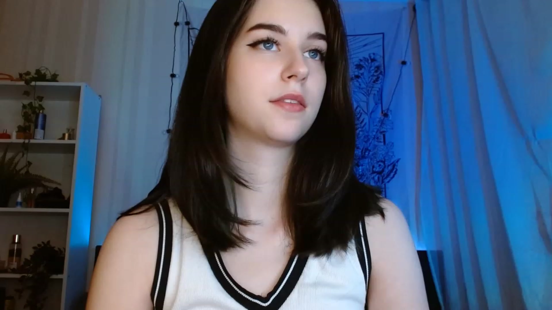 Gallery image thumbnail from ElsieF_'s myfreecams stream on, 06/06/2023, 20:08 image 3 of 20