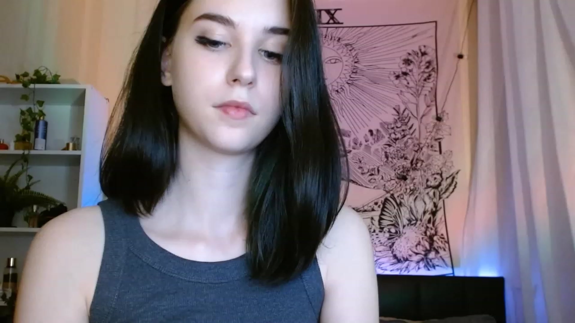 Gallery image thumbnail from ElsieF_'s myfreecams stream on, 06/07/2023, 20:15 image 18 of 20