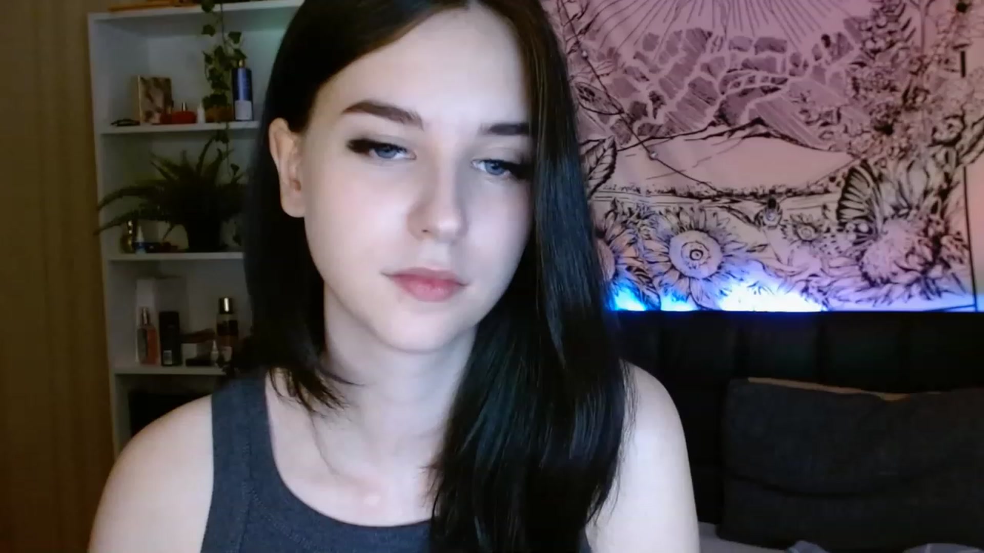 Gallery image thumbnail from ElsieF_'s myfreecams stream on, 06/07/2023, 21:28 image 4 of 20