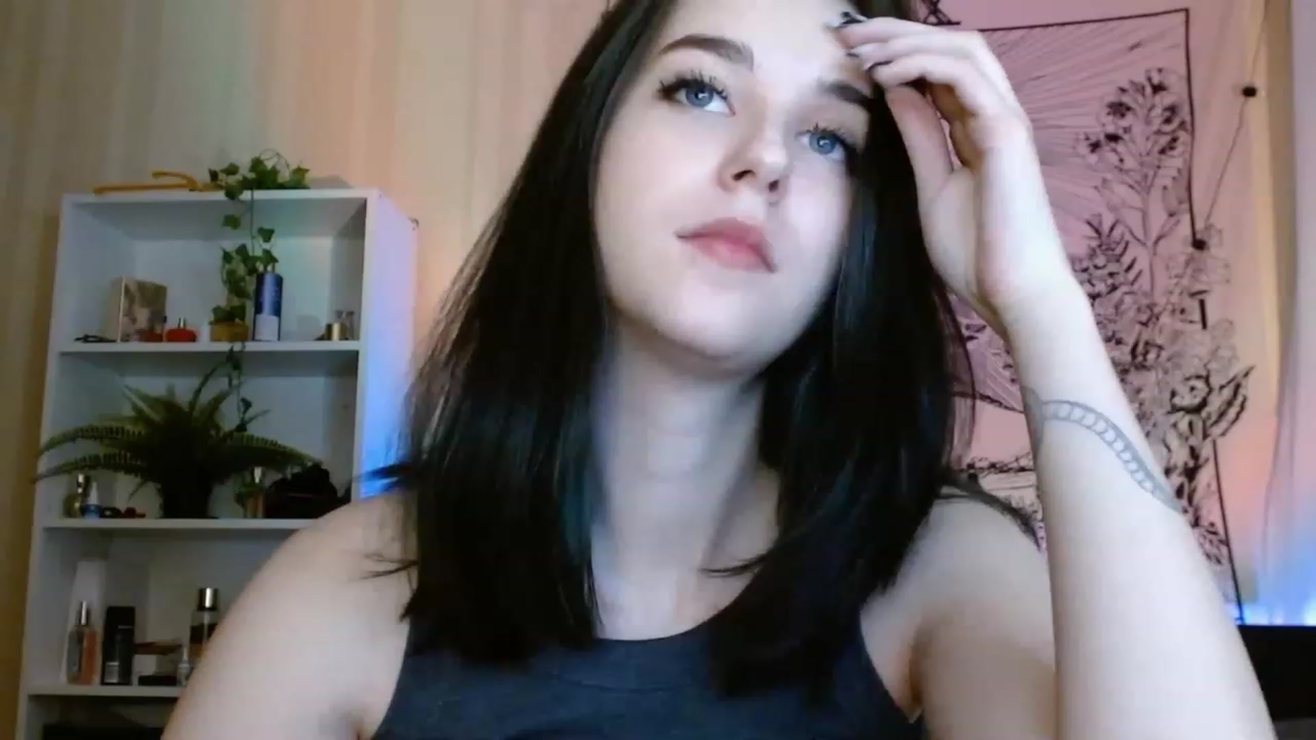 Gallery image thumbnail from ElsieF_'s myfreecams stream on, 06/07/2023, 21:28 image 20 of 20